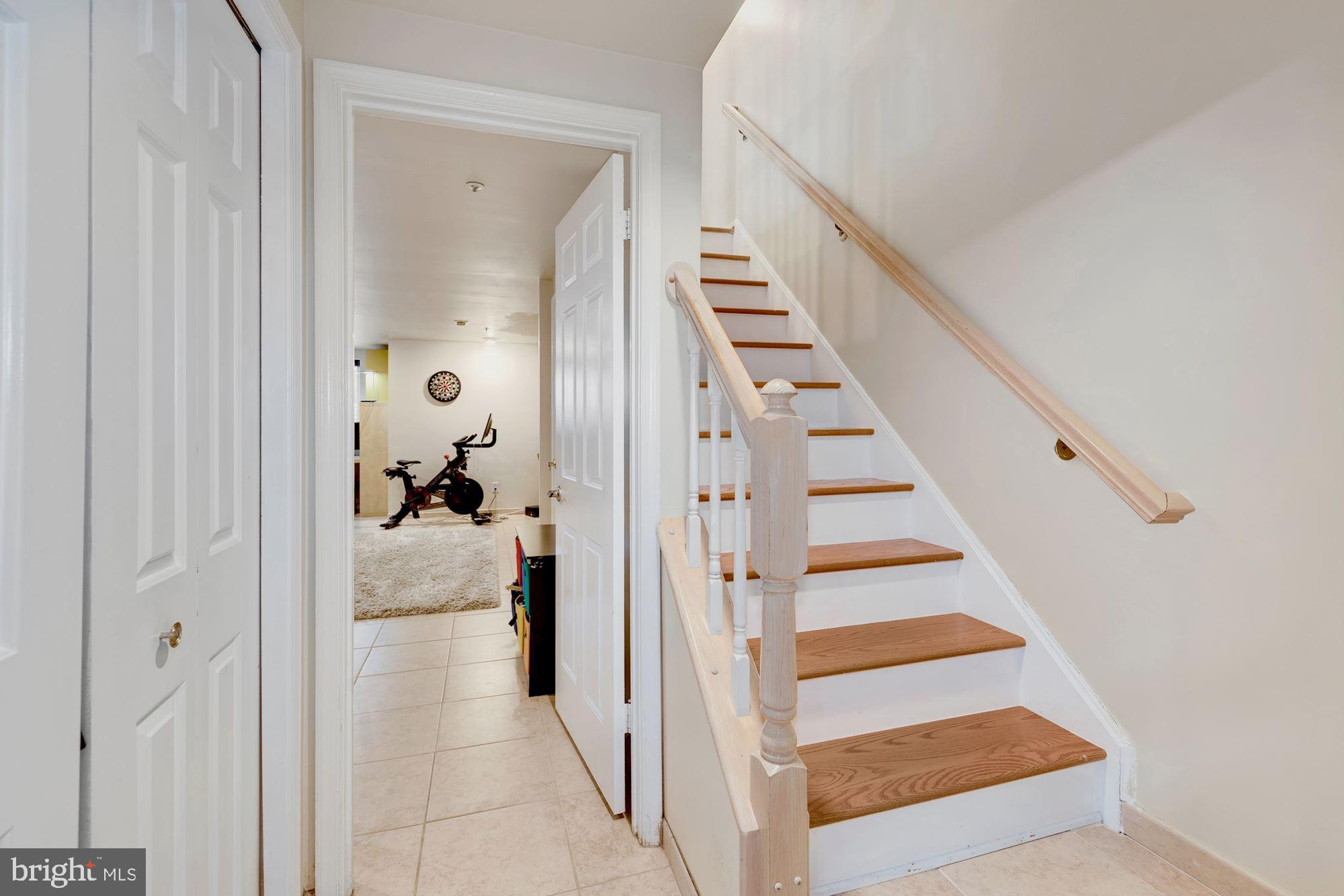 HOLLY POINTE - Residential