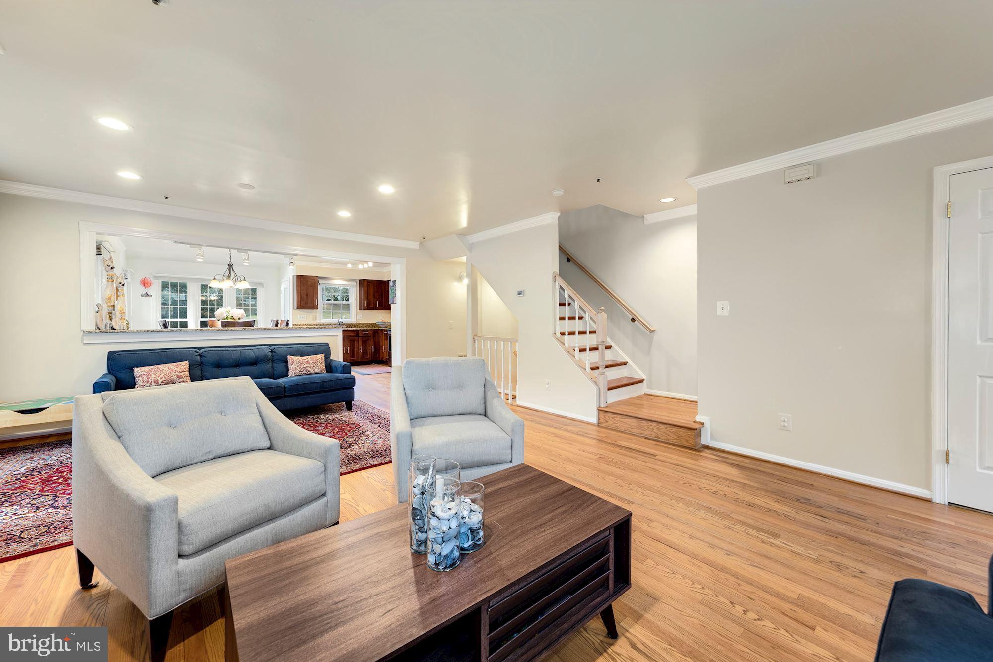 HOLLY POINTE - Residential