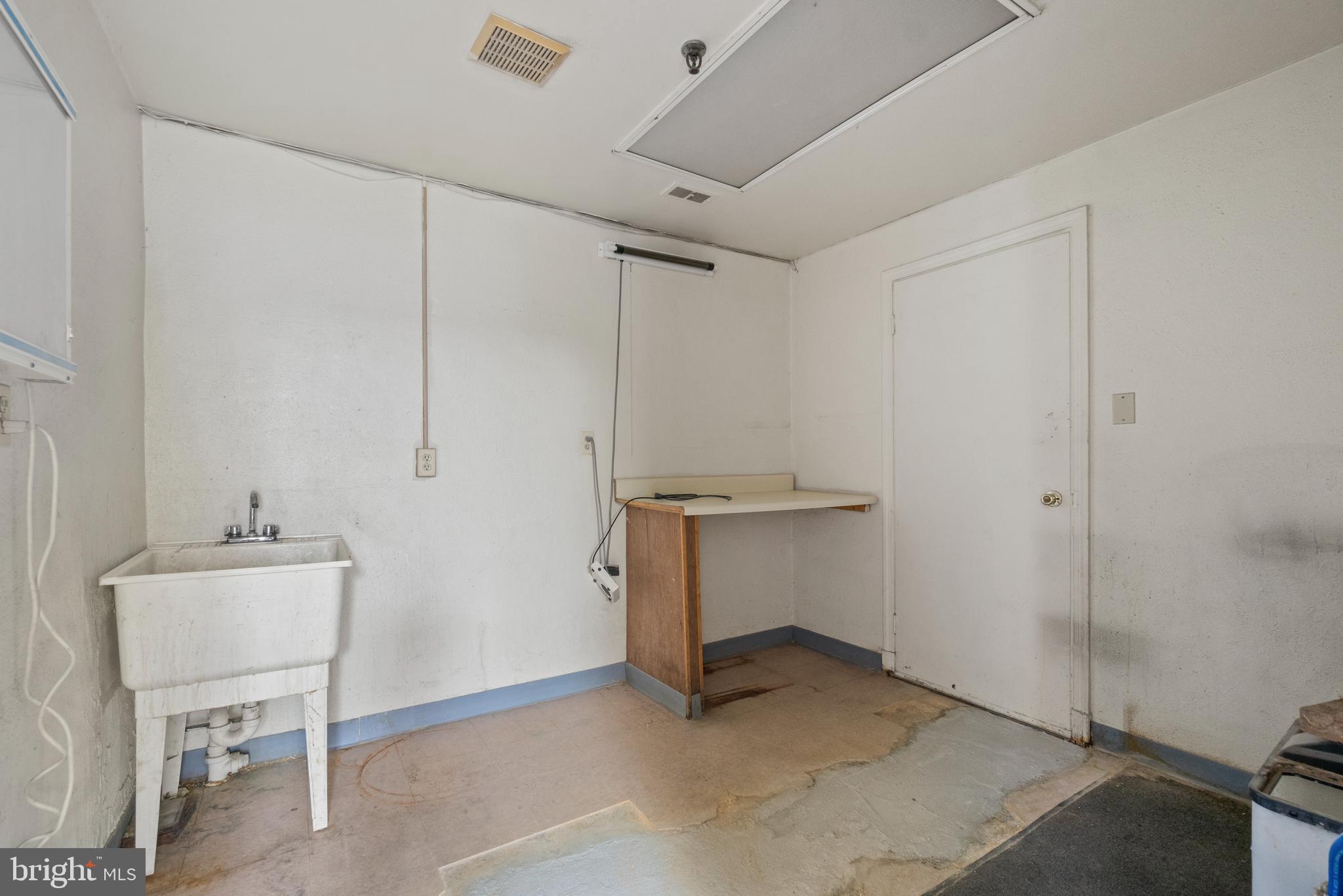 MOUNT VERNON - Commercial Sale