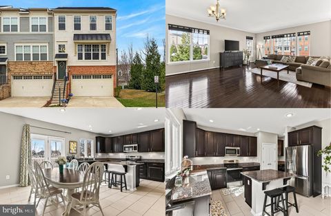 Townhouse For Sale - 43473 Hopestone Terrace<br/> CHANTILLY, VA 20152