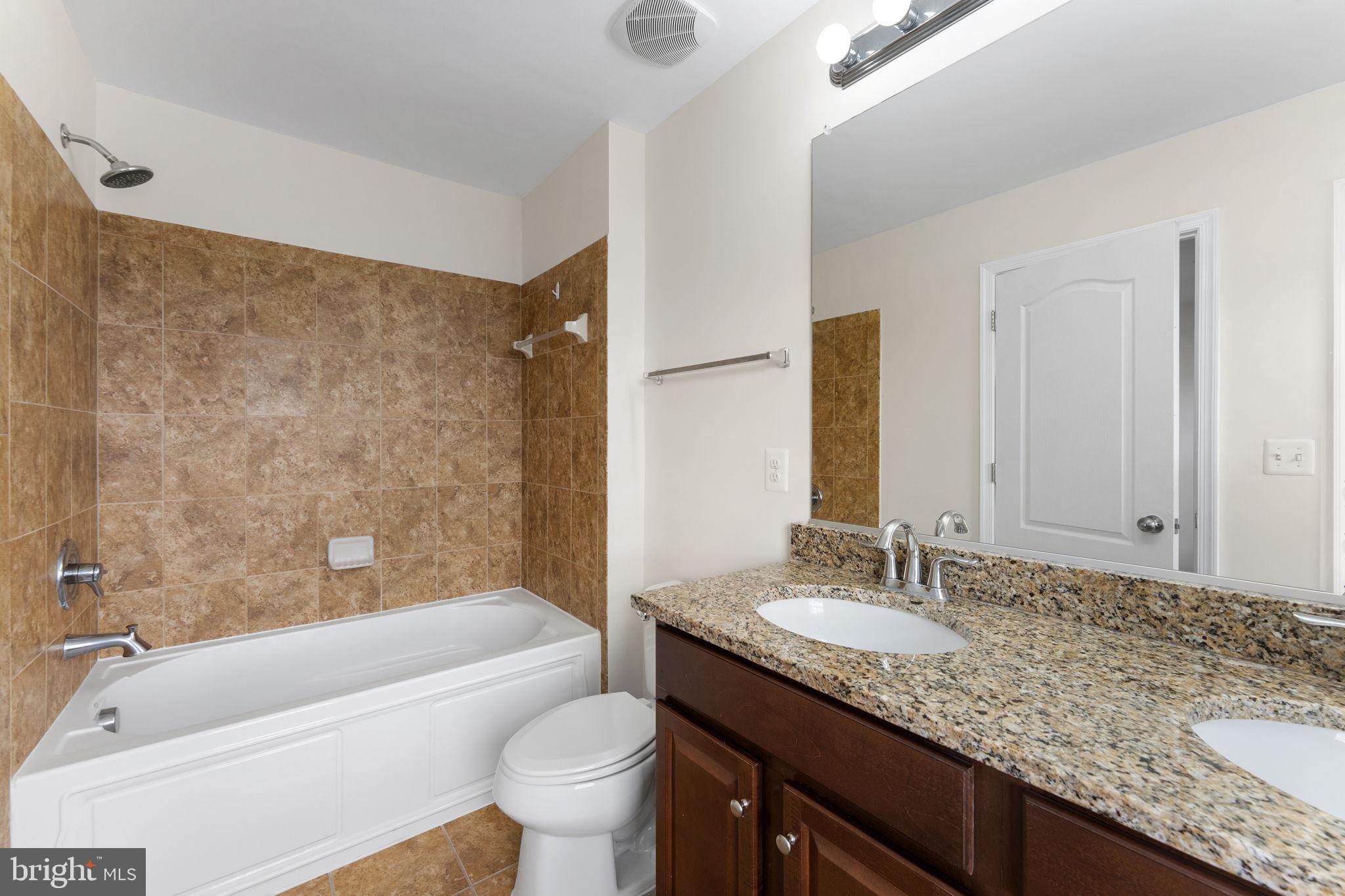 SIGNATURE AT BROADLANDS - Residential Lease