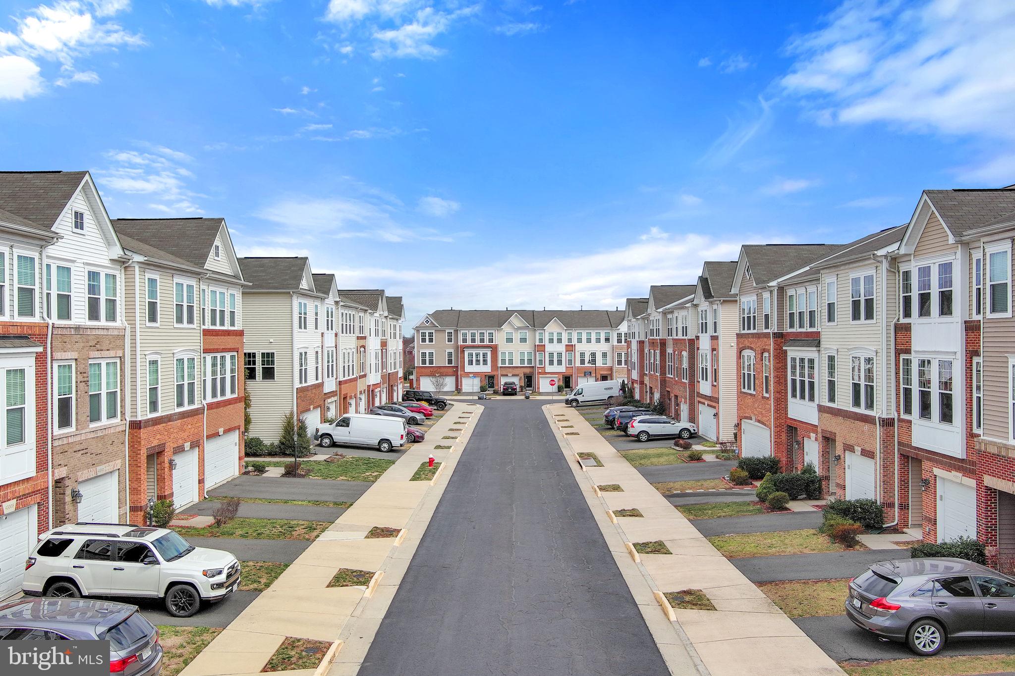 SIGNATURE AT BROADLANDS - Residential Lease