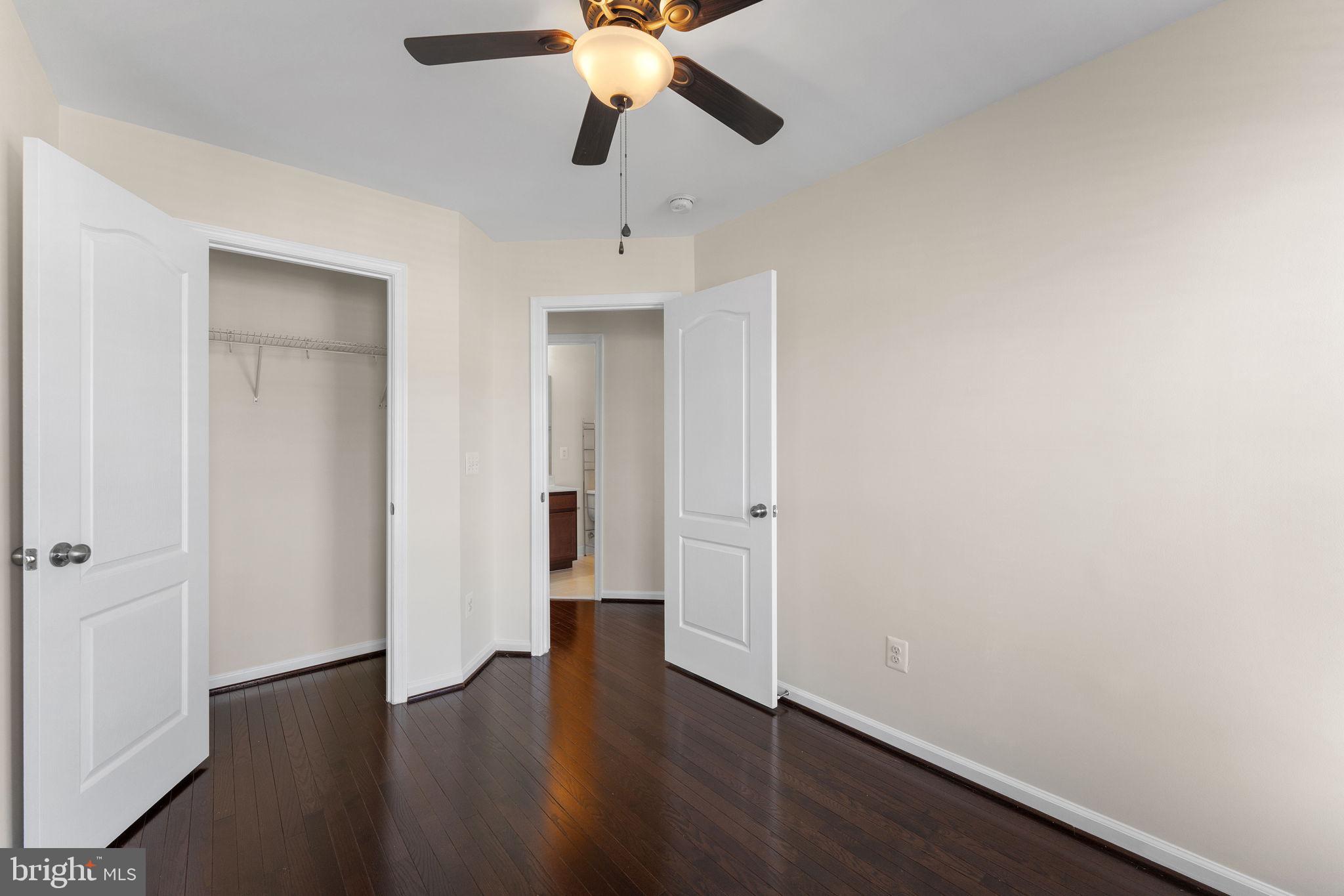 SIGNATURE AT BROADLANDS - Residential Lease