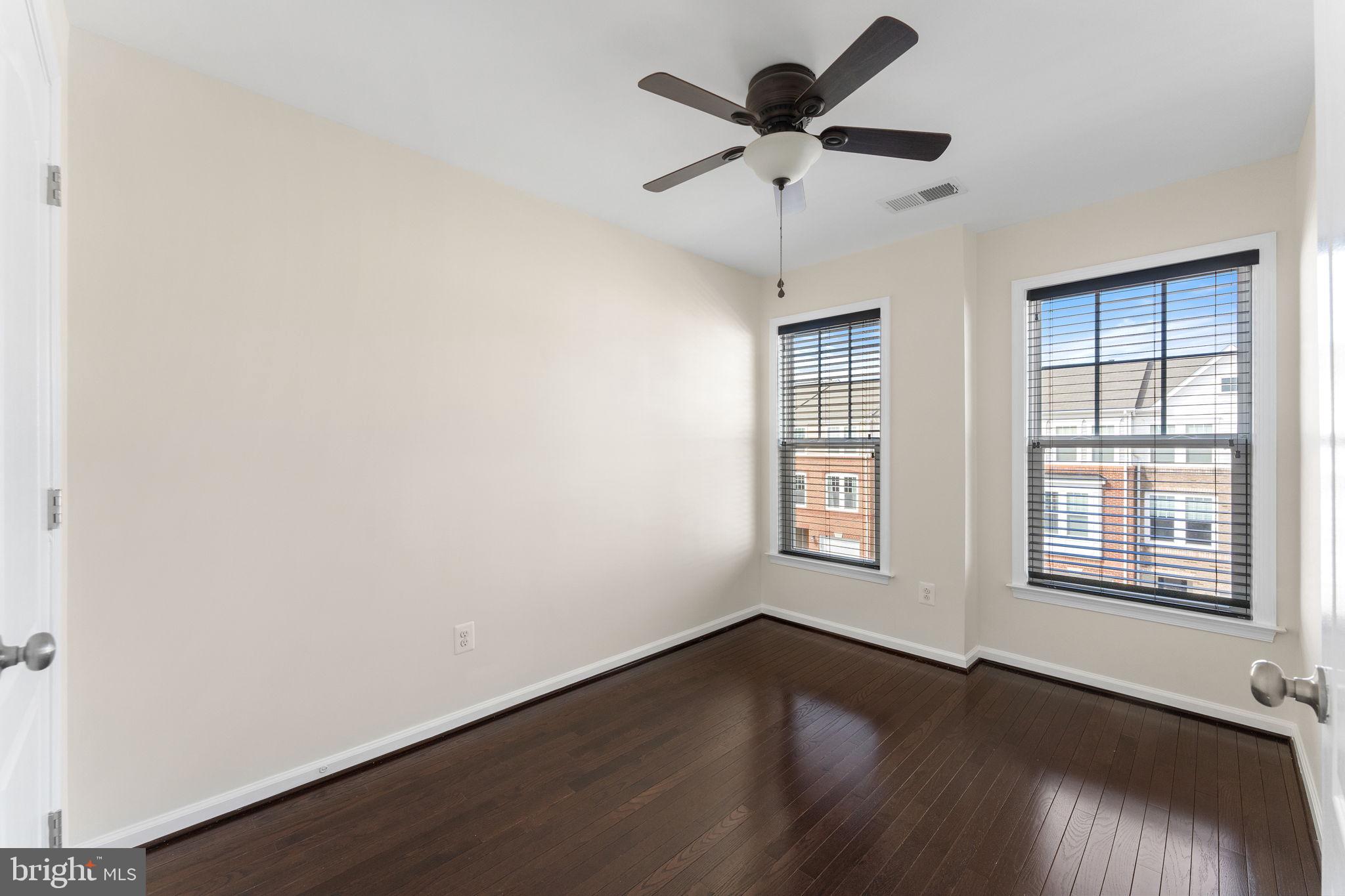 SIGNATURE AT BROADLANDS - Residential Lease