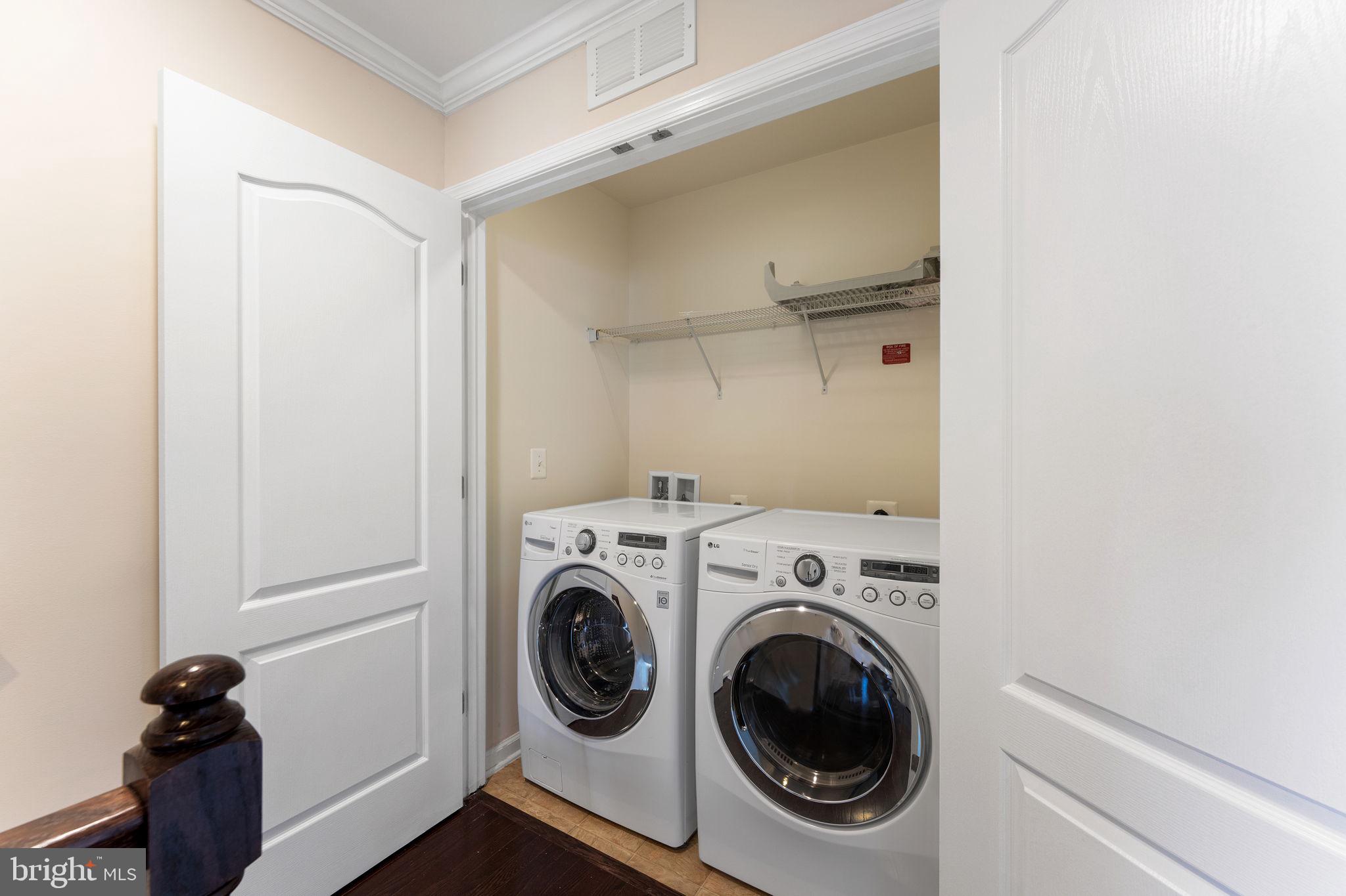 SIGNATURE AT BROADLANDS - Residential Lease