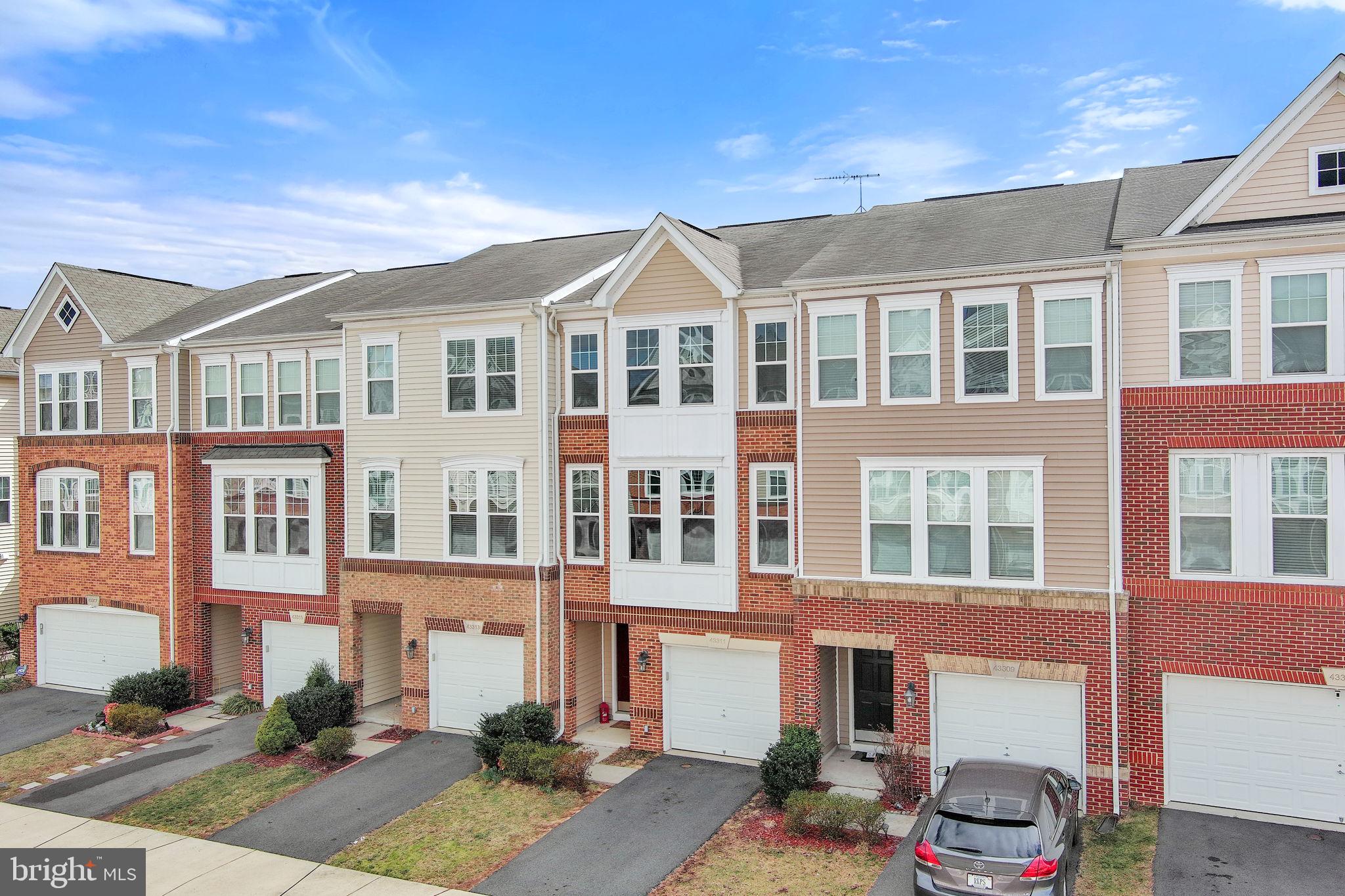 SIGNATURE AT BROADLANDS - Residential Lease