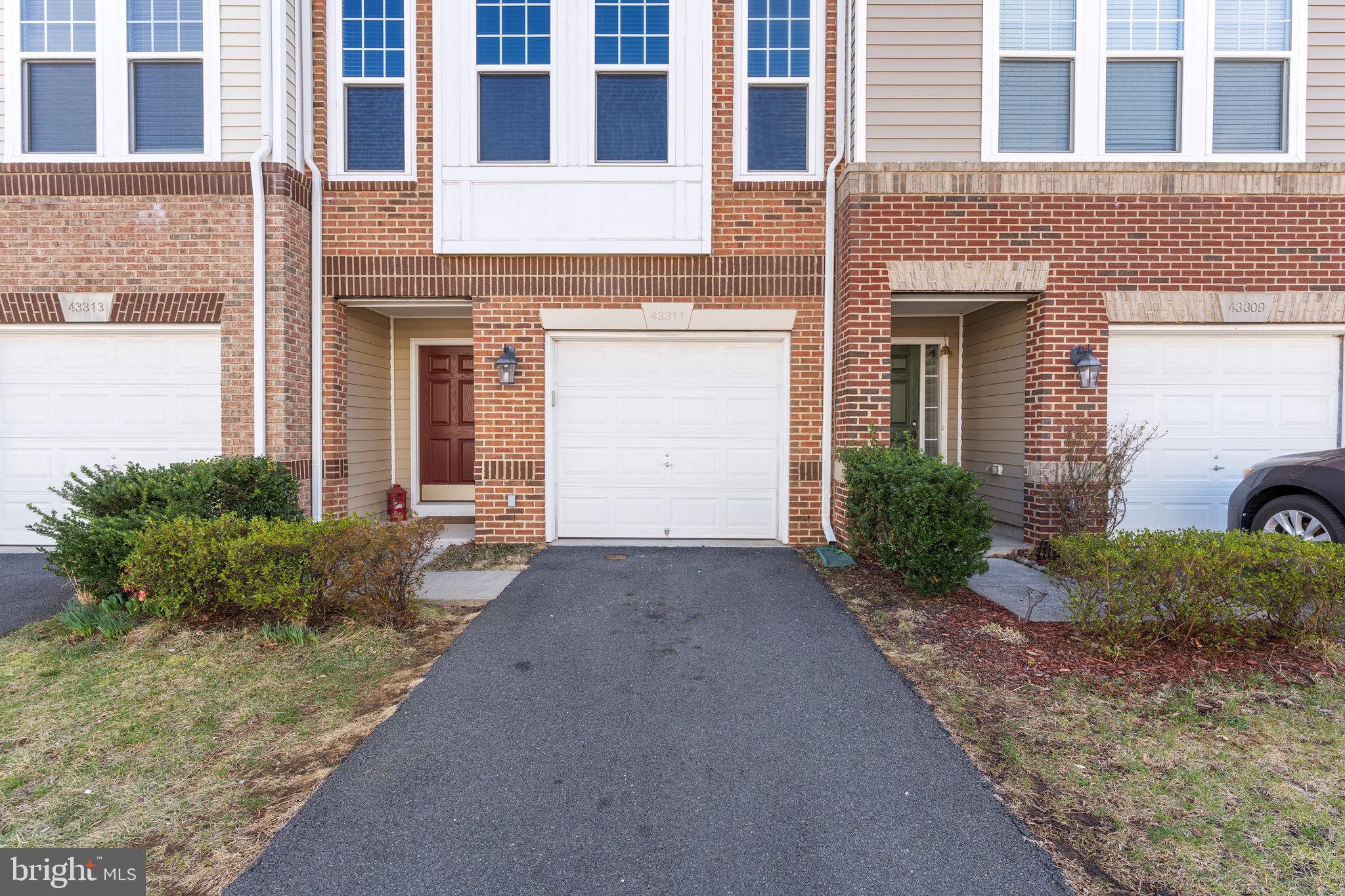 SIGNATURE AT BROADLANDS - Residential Lease