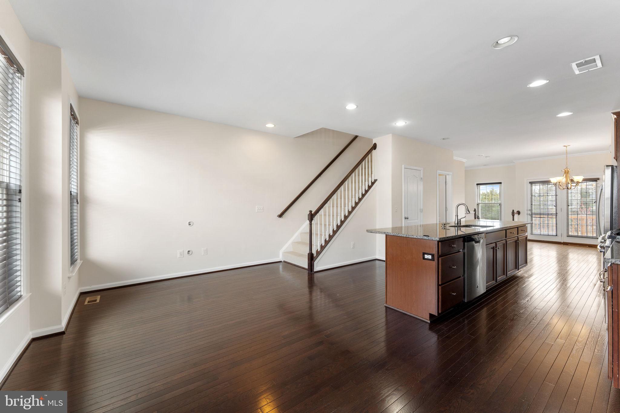 SIGNATURE AT BROADLANDS - Residential Lease