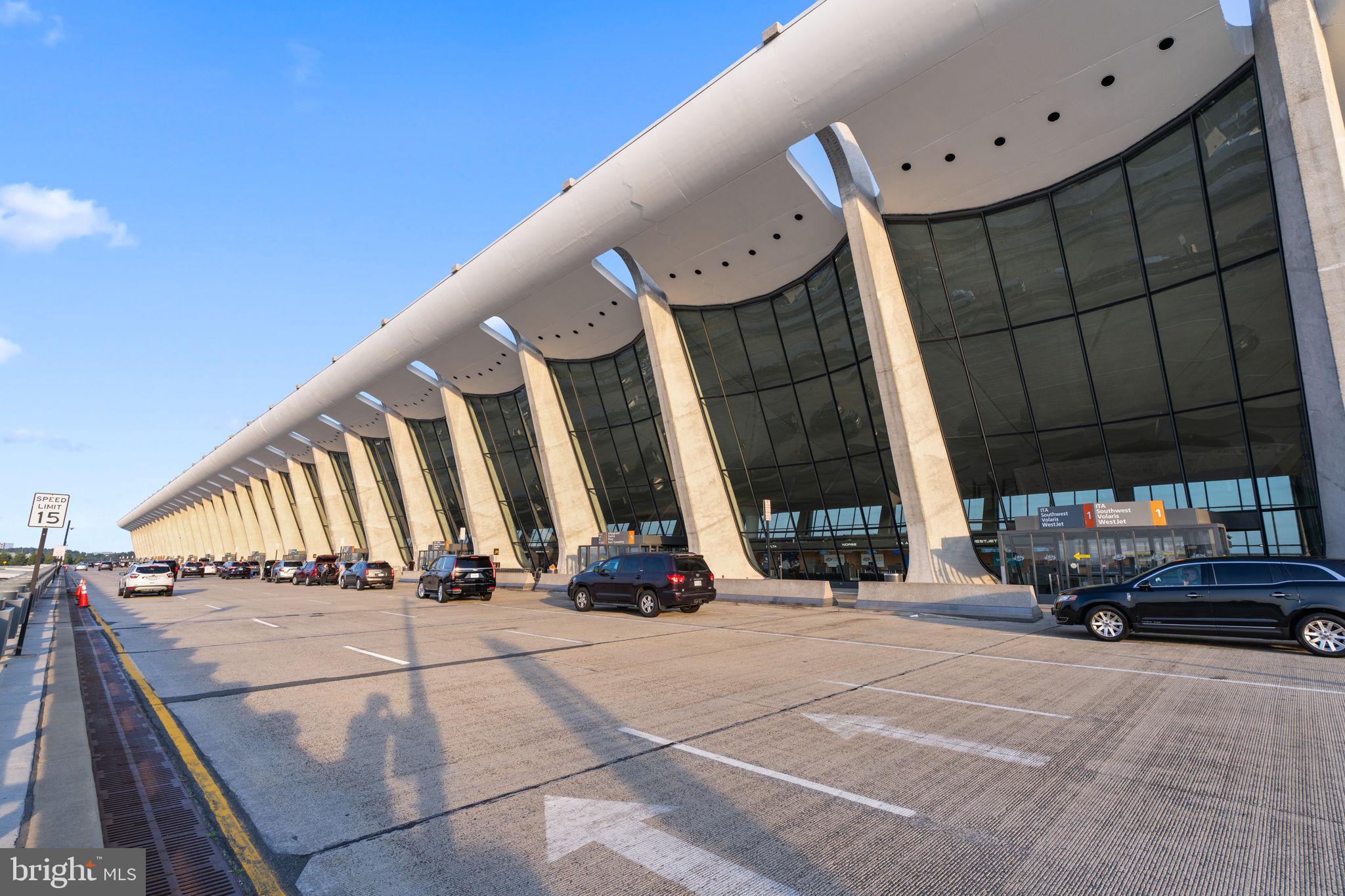 SIGNATURE AT BROADLANDS - Residential Lease