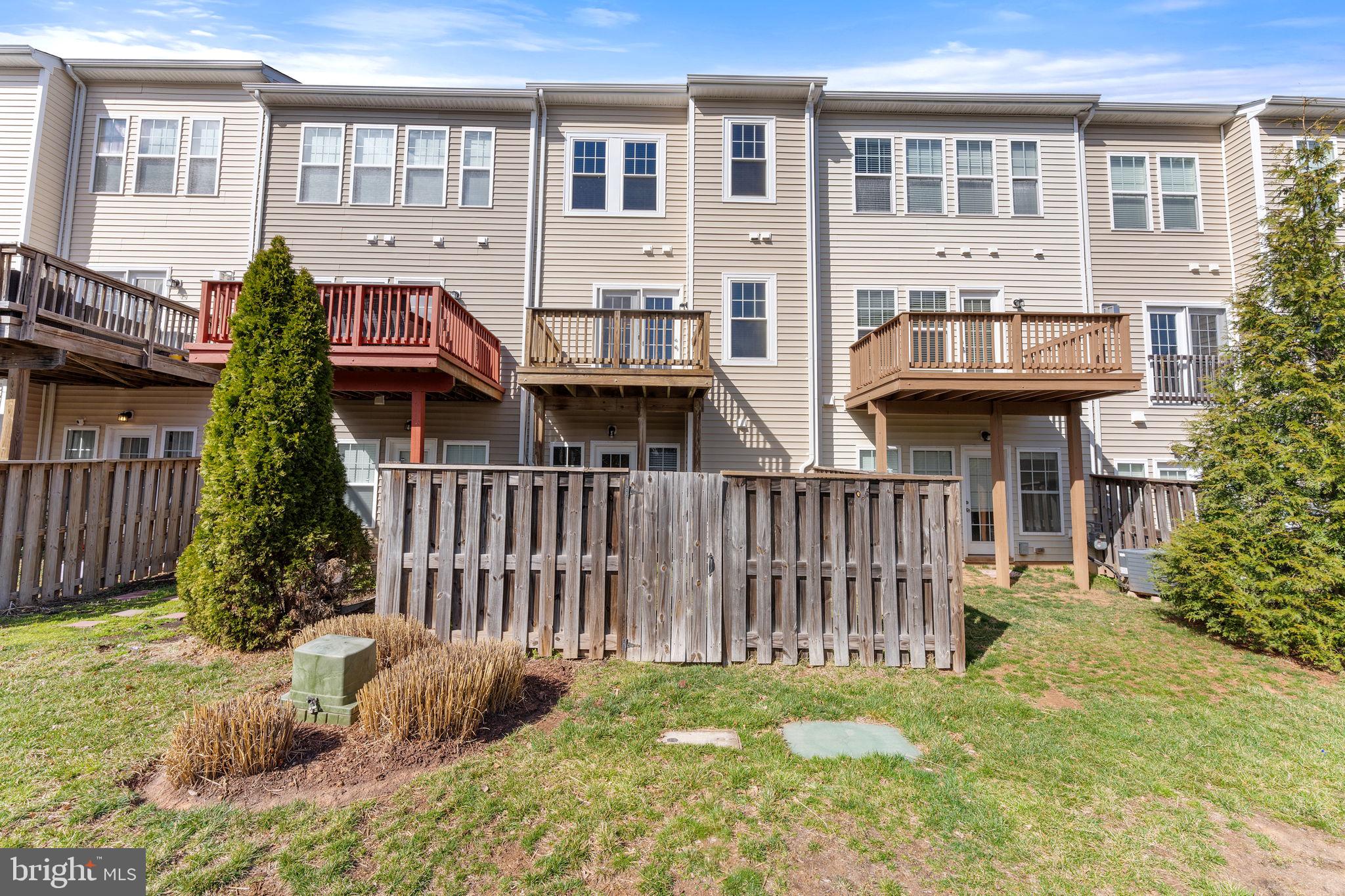 SIGNATURE AT BROADLANDS - Residential Lease