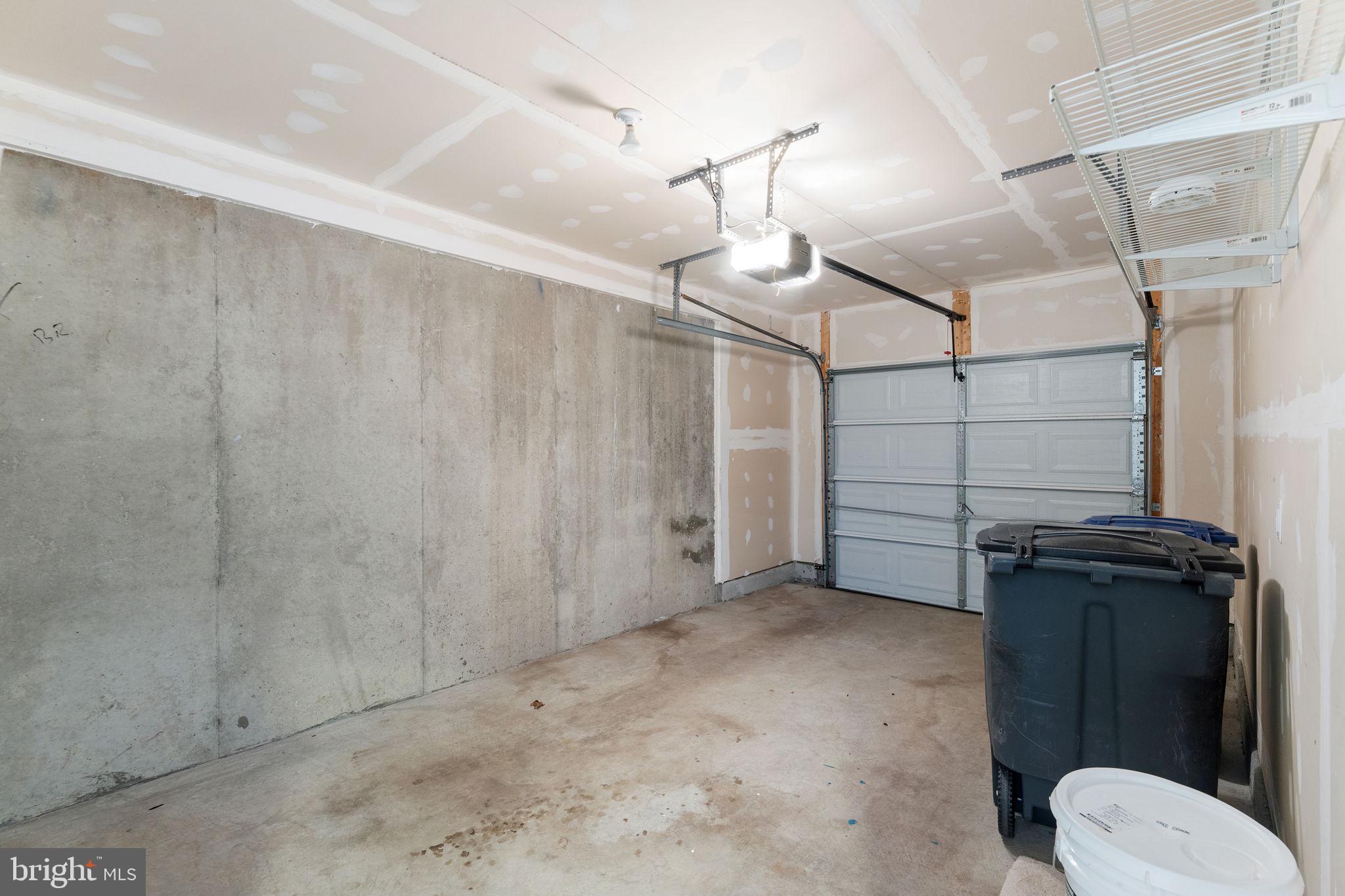 SIGNATURE AT BROADLANDS - Residential Lease