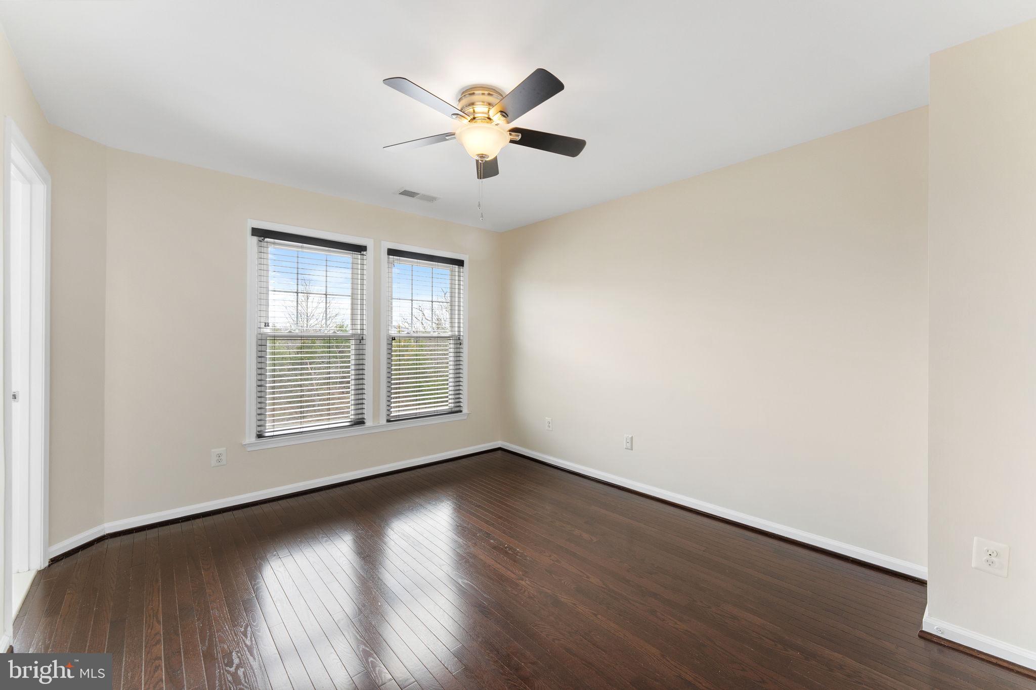 SIGNATURE AT BROADLANDS - Residential Lease