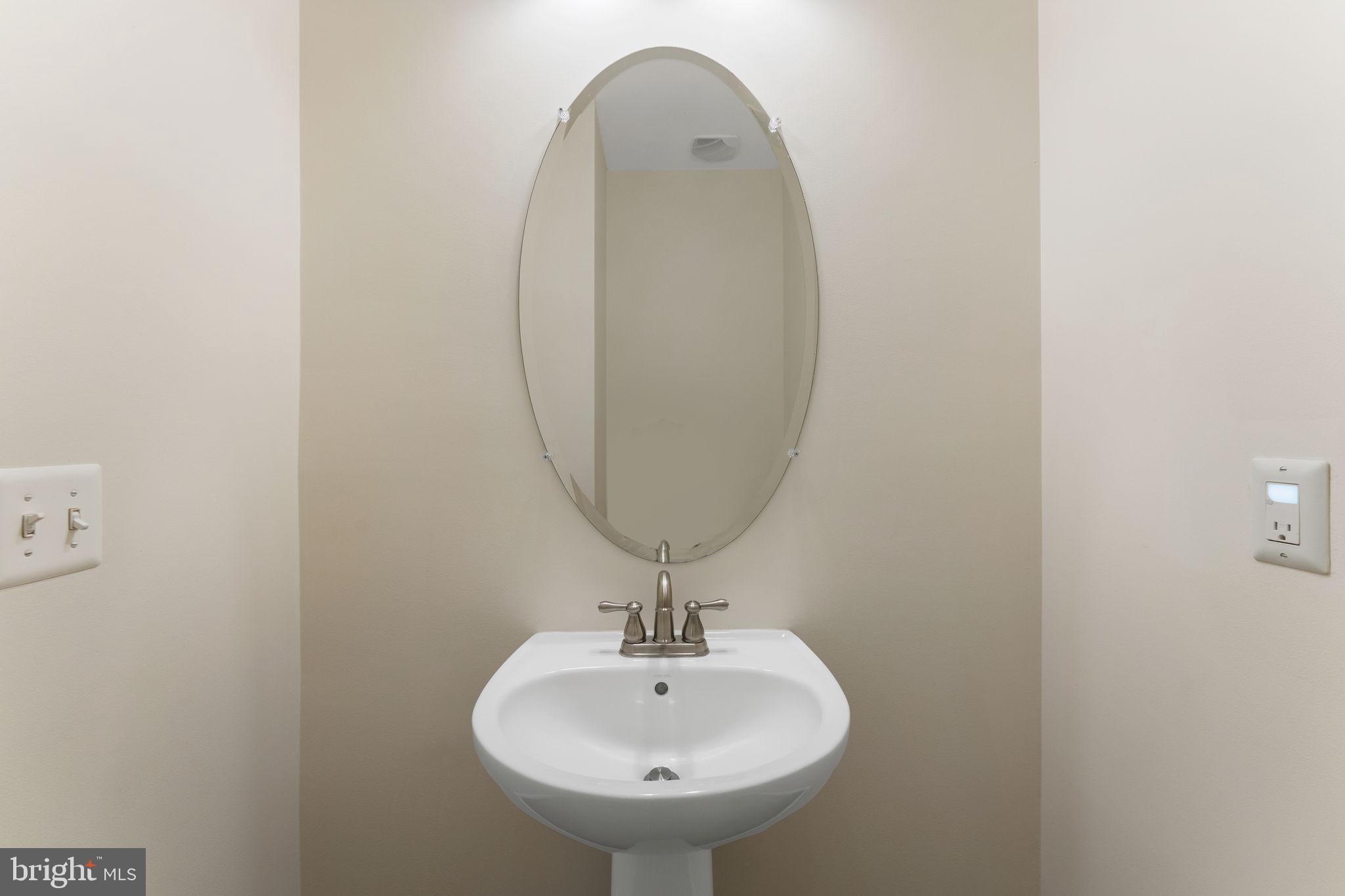 SIGNATURE AT BROADLANDS - Residential Lease