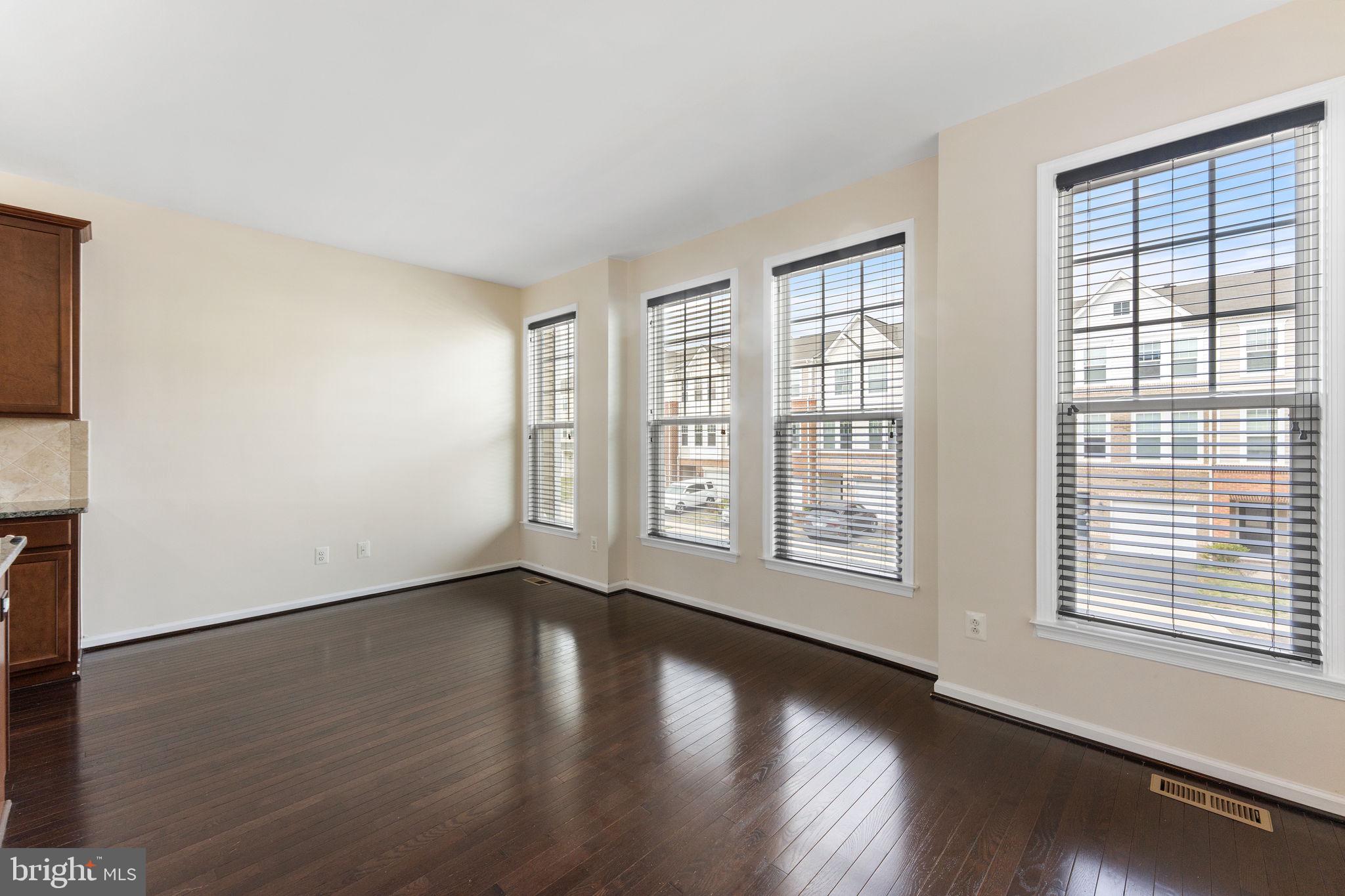 SIGNATURE AT BROADLANDS - Residential Lease