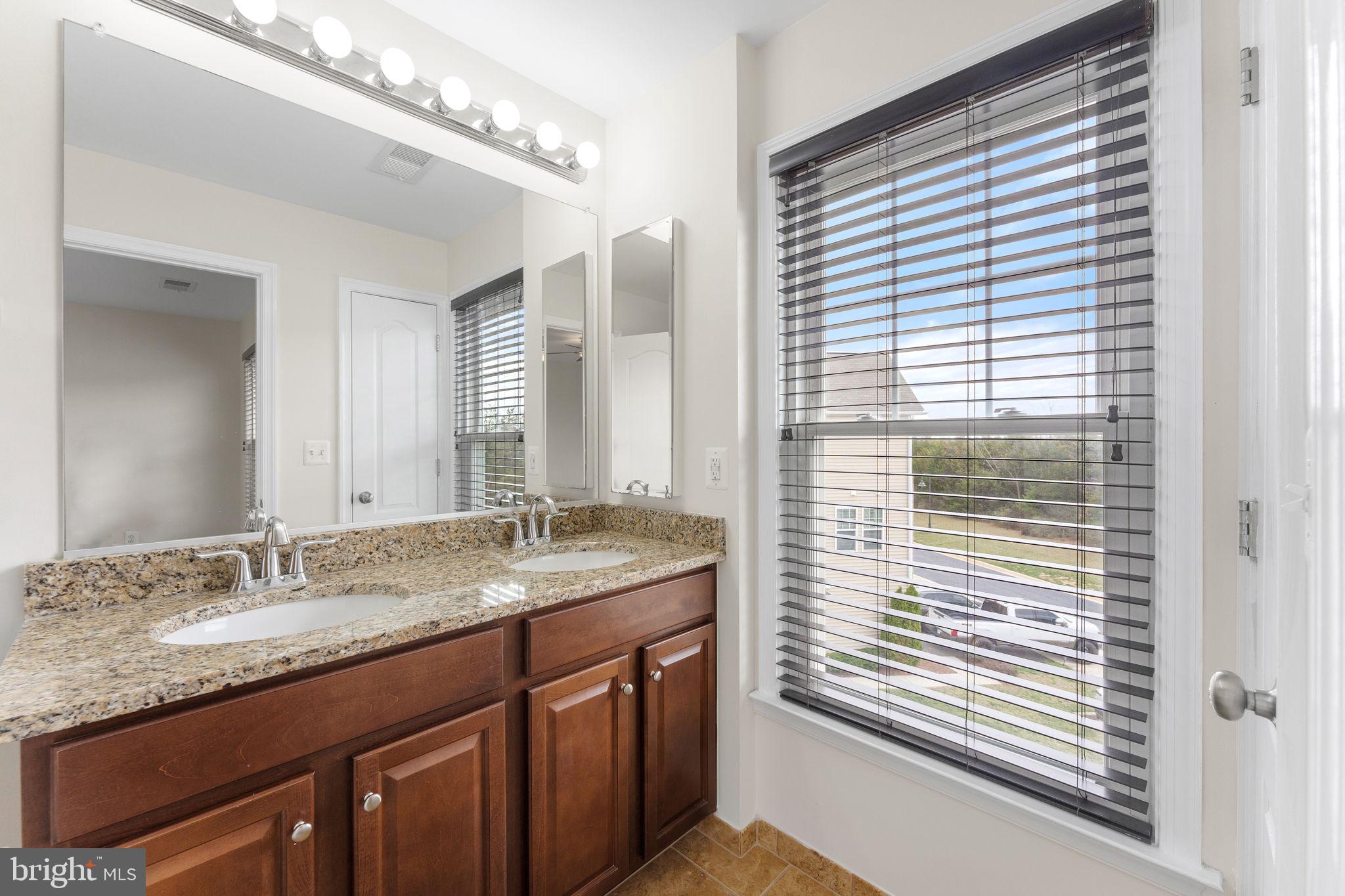 SIGNATURE AT BROADLANDS - Residential Lease