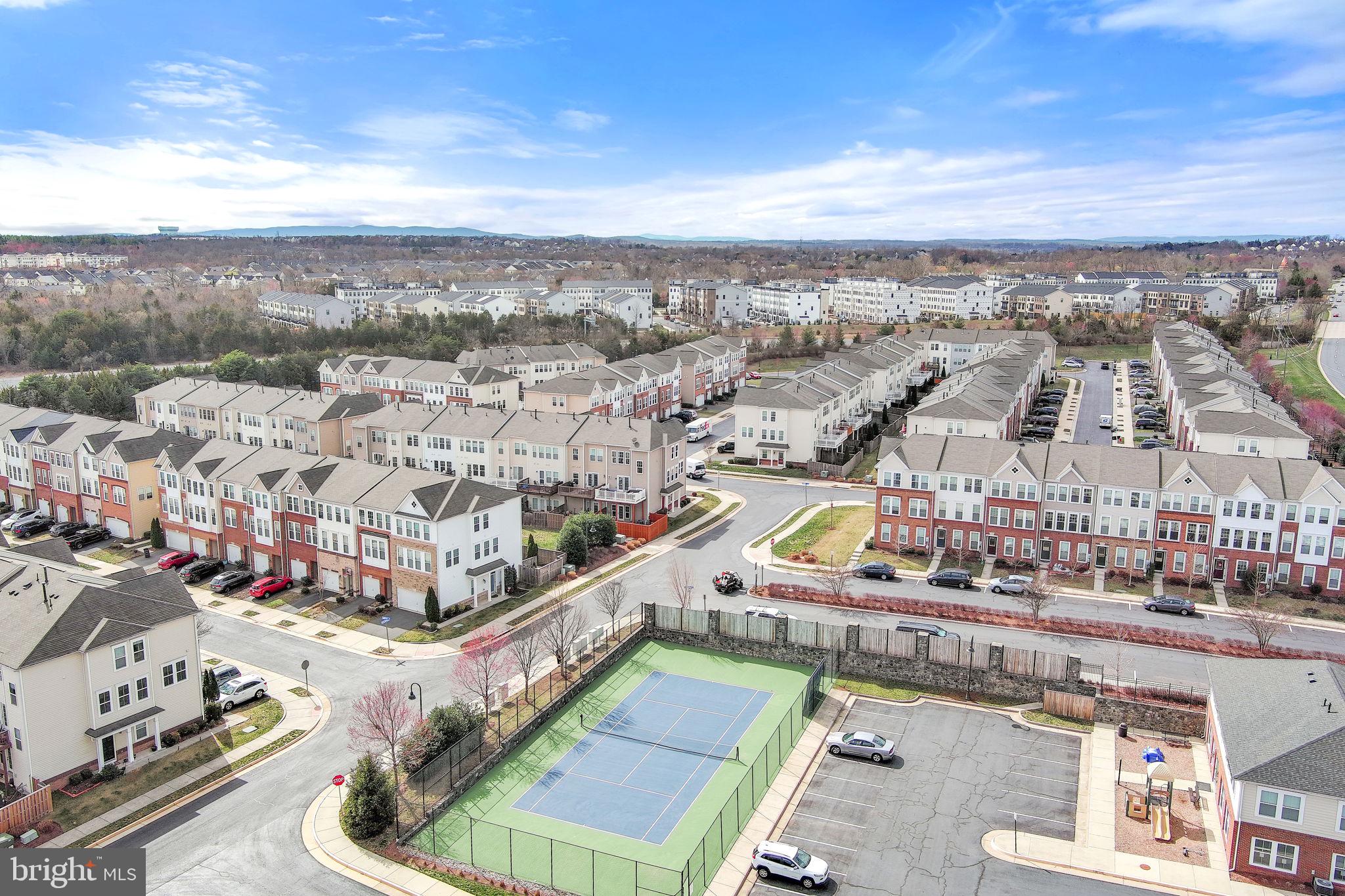 SIGNATURE AT BROADLANDS - Residential Lease