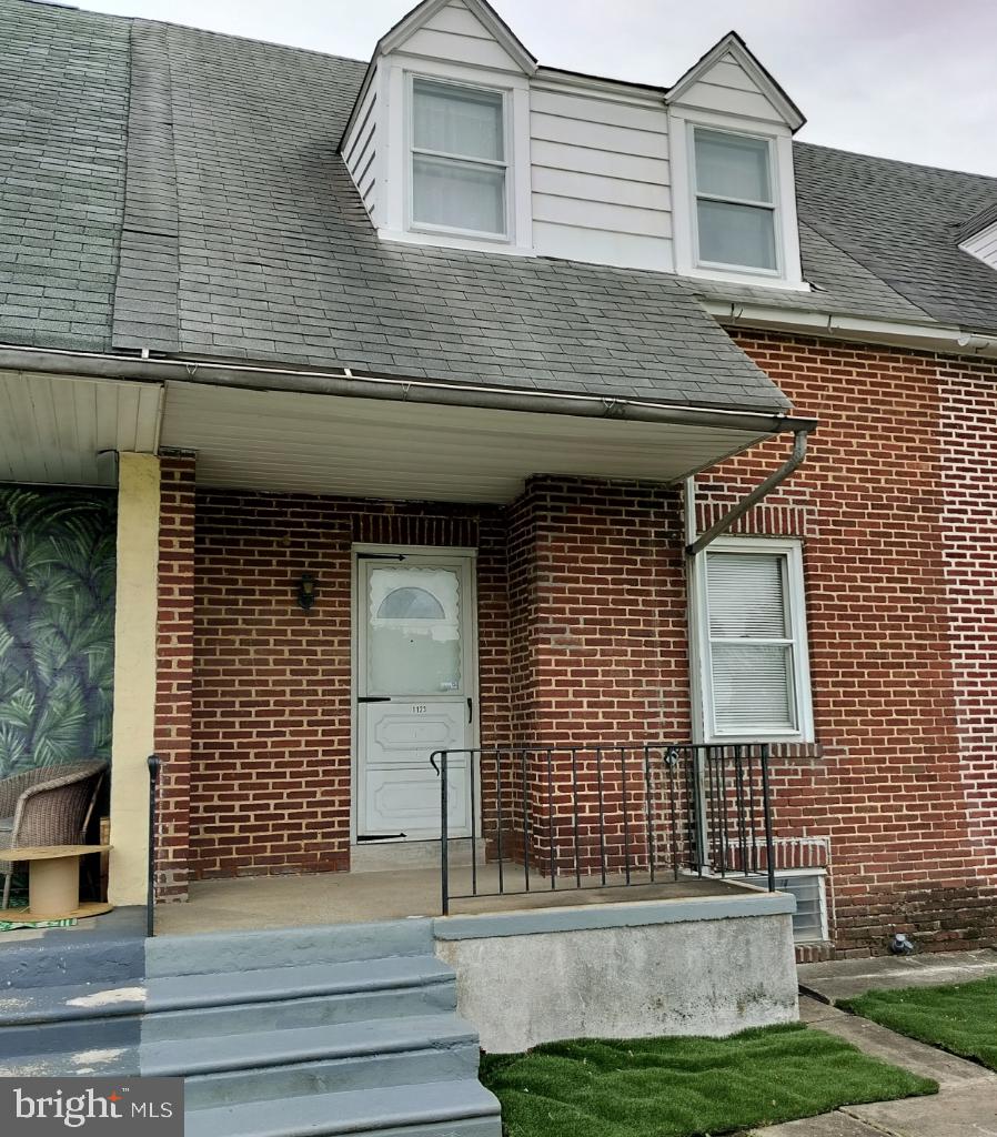 This is a great property for first time home buyers or for investment. 3 BR 1 bath rowhome with large living room, dining room, full basement and a nice backyard. Close to Widner University, Soccer Stadium, transportation, Chester Pike shopping, I-95, I-476 and WalMart.