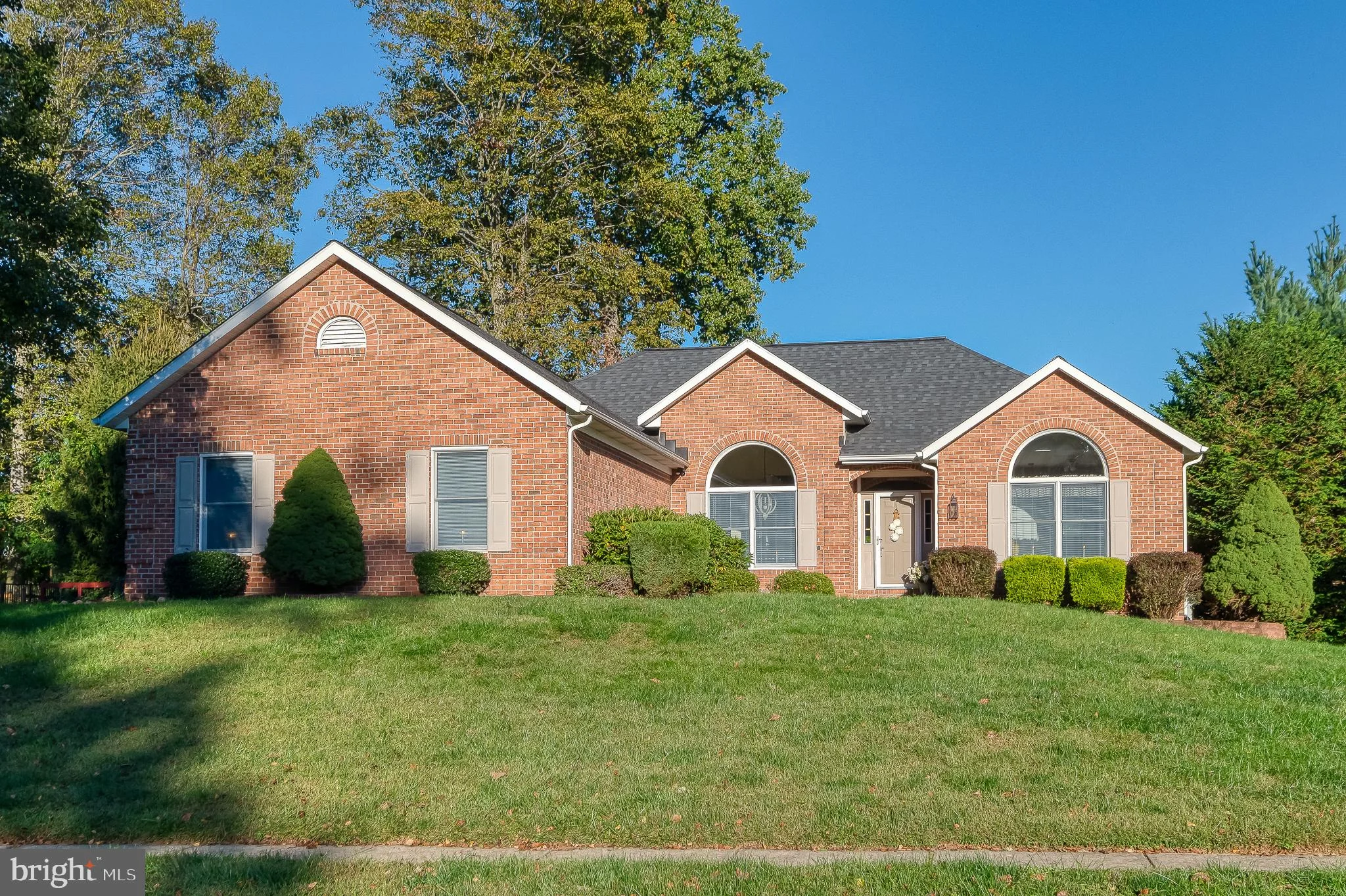 825 Sidehill Drive