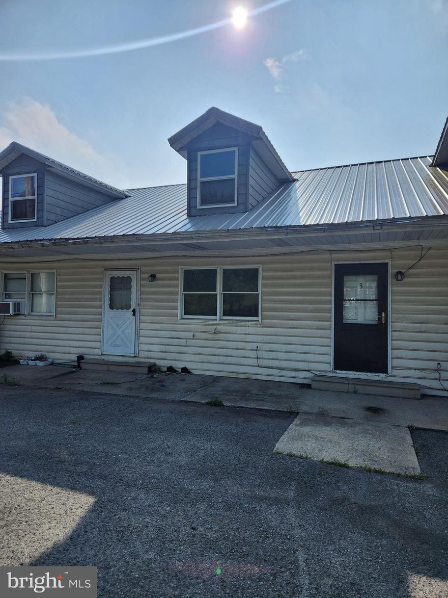 Spacious apartment in Terra Alta features 2 bedrooms, 1 bathroom, living room and kitchen.  Parking in front of unit.  Pets allowed on case by case basis.  Water included in rent price.