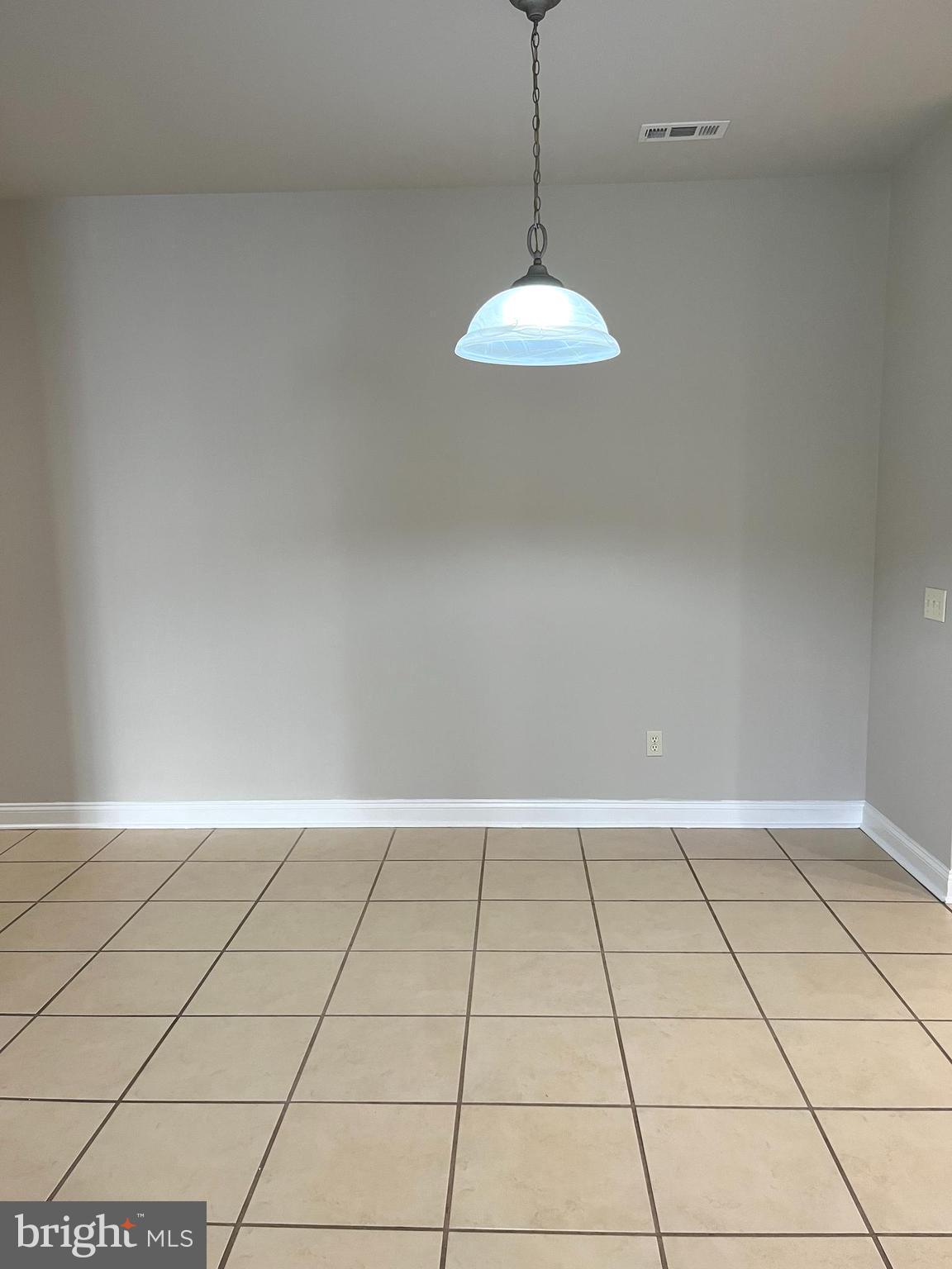 ROSE HILL ESTATES - Residential Lease