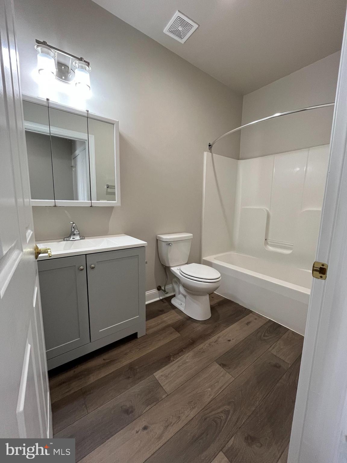 ROSE HILL ESTATES - Residential Lease