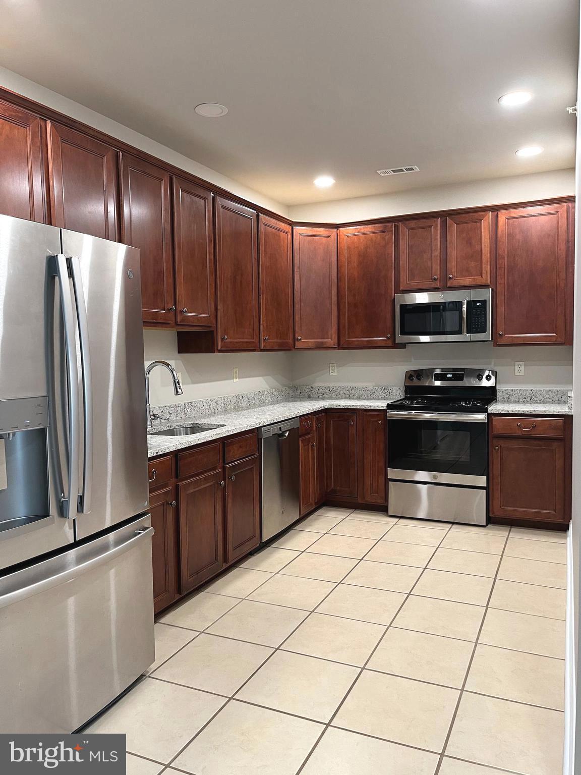 ROSE HILL ESTATES - Residential Lease