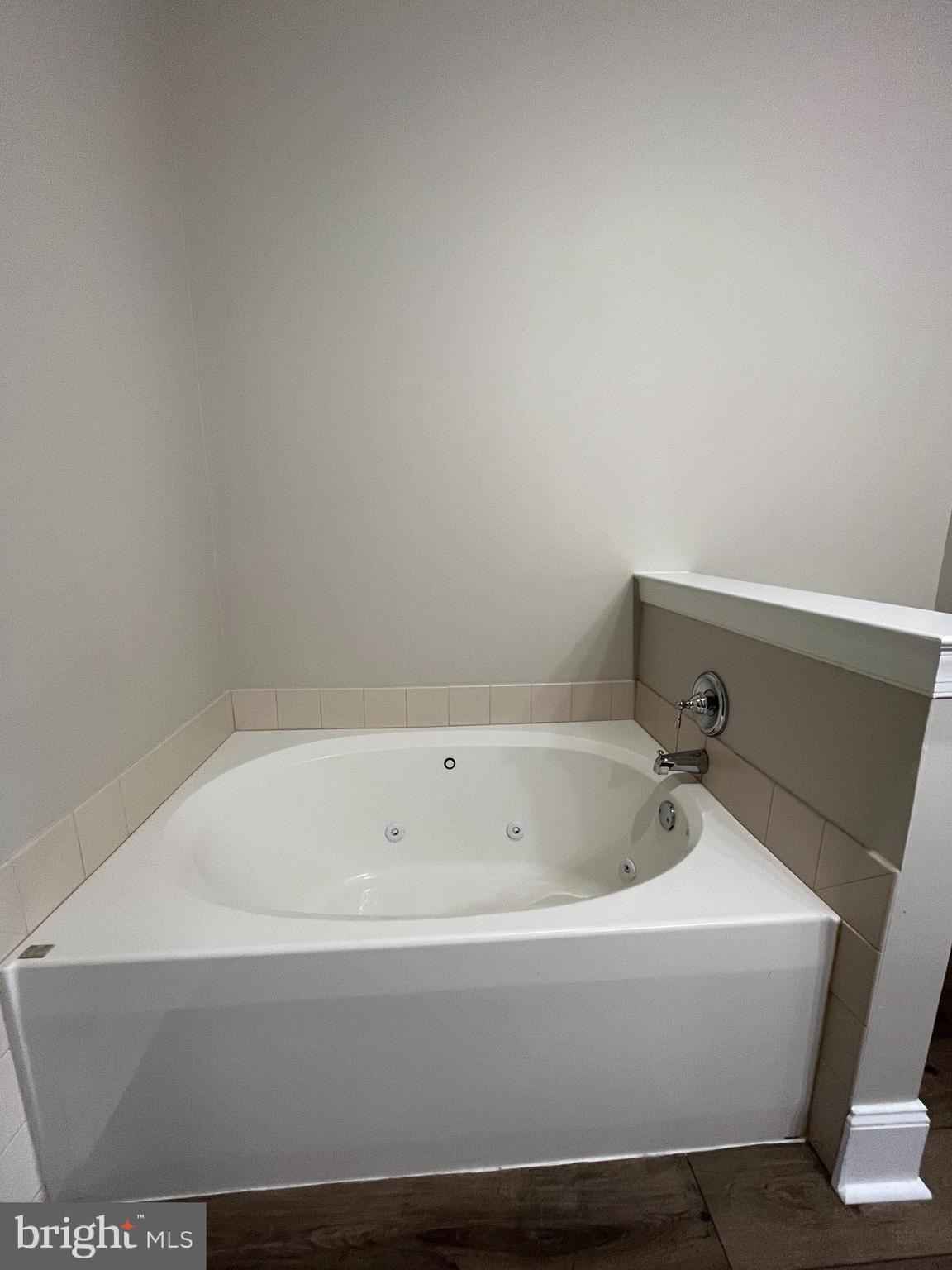 ROSE HILL ESTATES - Residential Lease