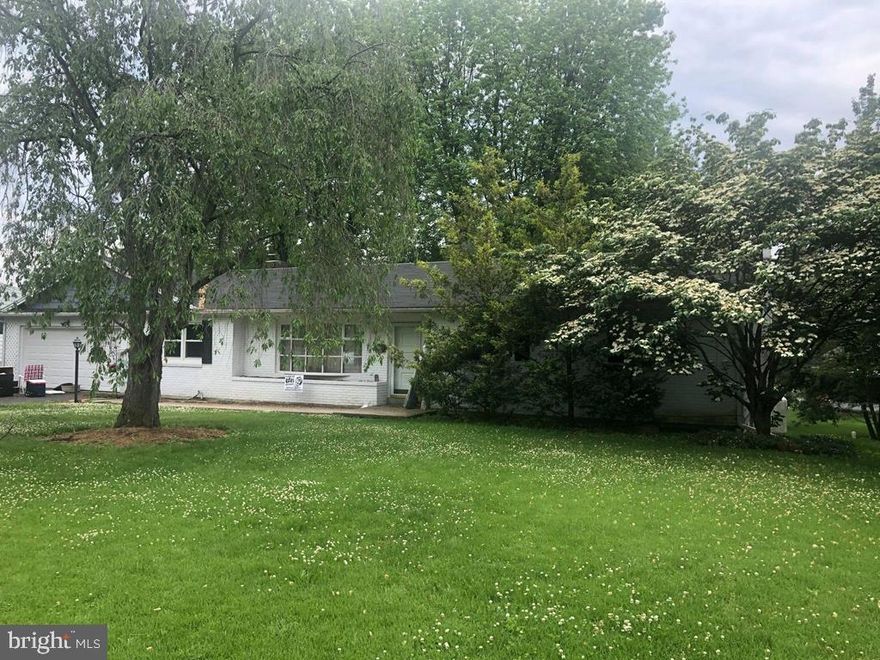 Beautiful ranch home in pleasant acres.