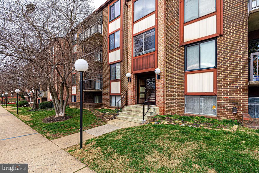 Available now! Well-maintained 1BR/1BA condo at Fairfax's Hawthorne Village community. Located on the 2nd floor w/ 881 sqft & Large balcony. Very spacious and bright. Lots of closet space Bedroom has 3 closets. Full-size washer & dryer. Tenant only pays electricity. Water, Trash & Parking included. Community amenities include outdoor pool & playground. Close to Vienna Metro station, 66, 50 & Lee Hwy. No pets allowed. Minimum deposit is one month.