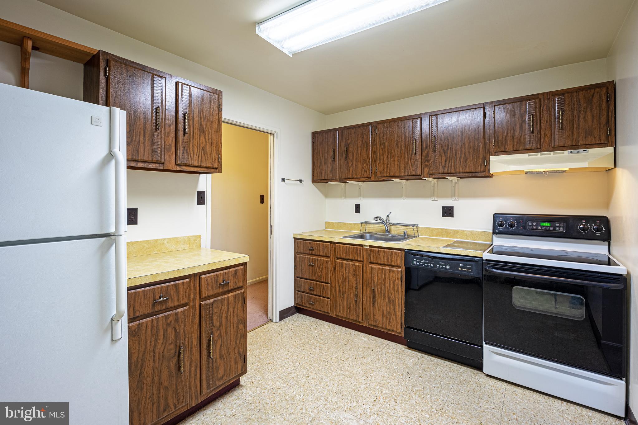 HAWTHORNE VILLAGE - Residential Lease