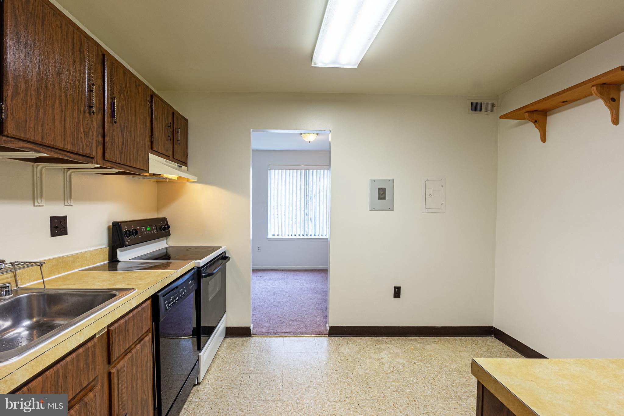 HAWTHORNE VILLAGE - Residential Lease