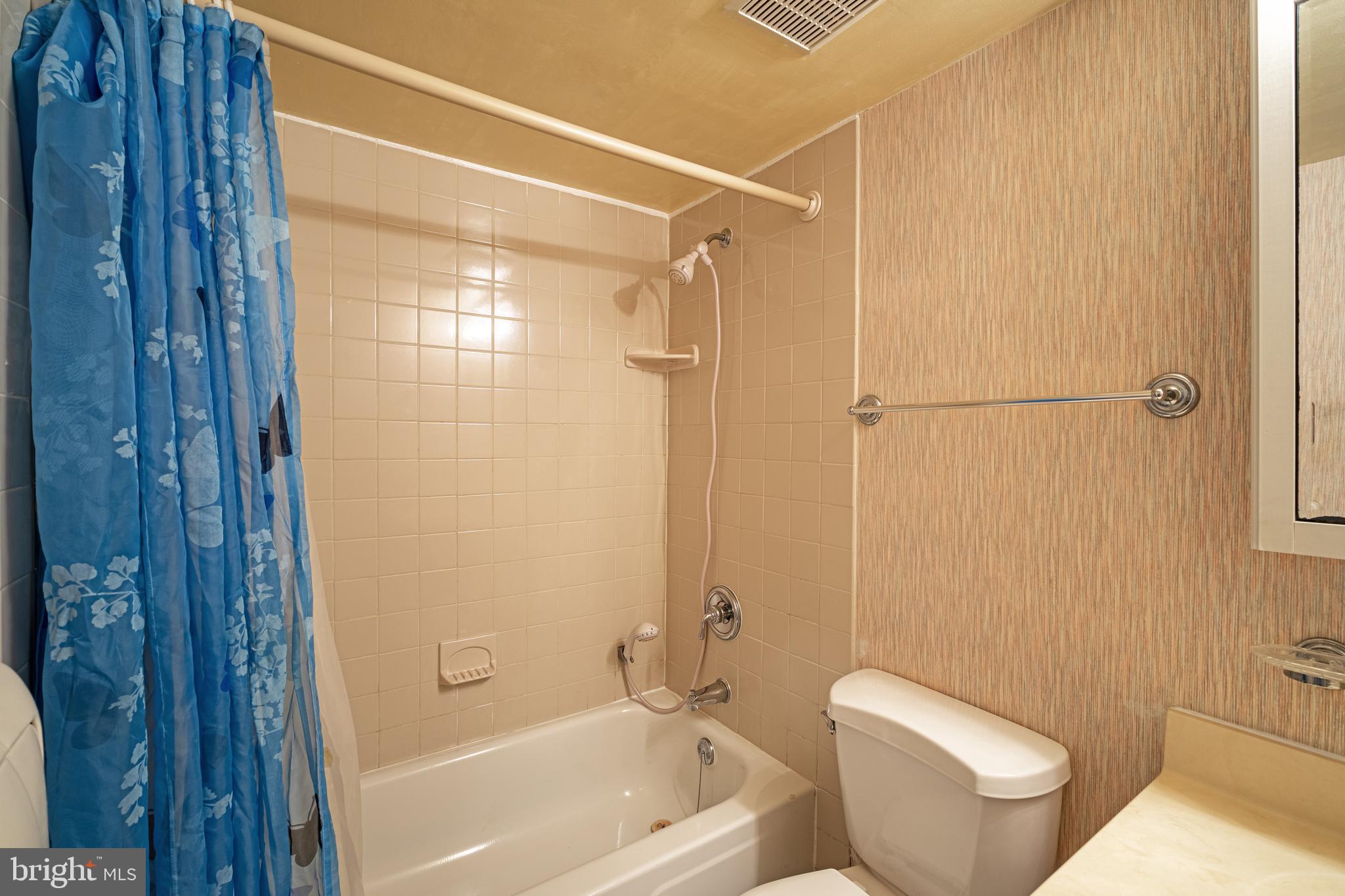 HAWTHORNE VILLAGE - Residential Lease