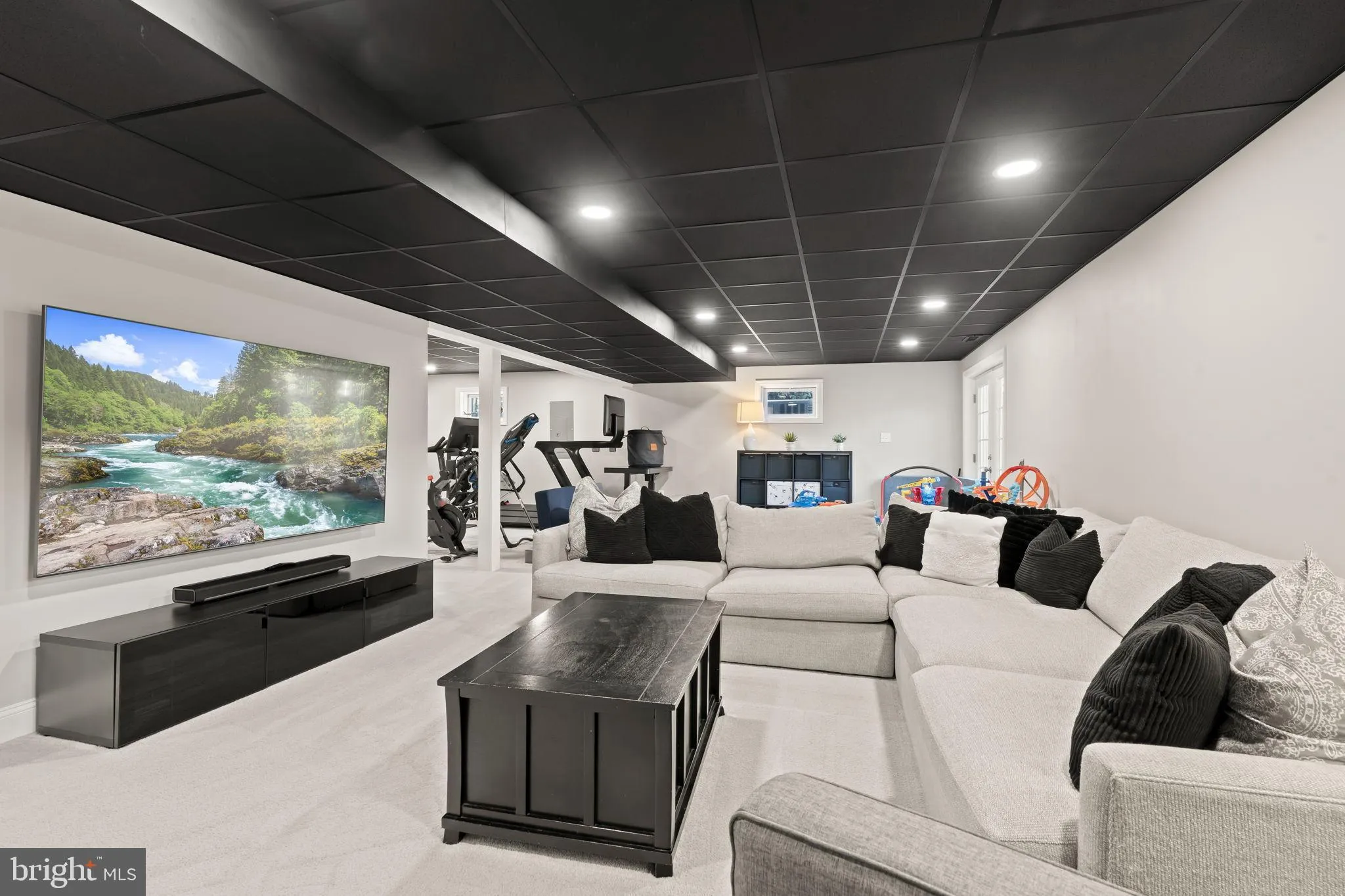 Haddon Township, New Jersey 08108, United States, 3 Bedrooms Bedrooms, ,3 BathroomsBathrooms,Residential,Contingent,253444