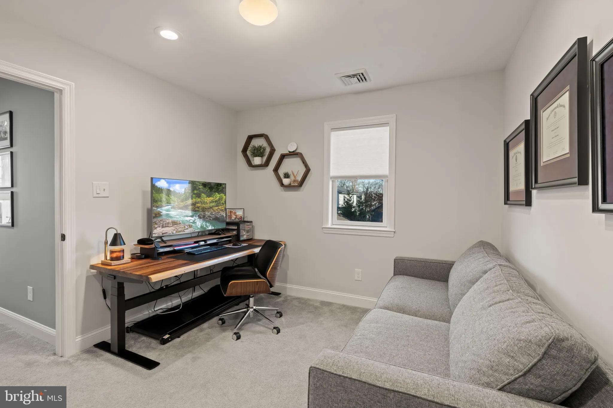 Haddon Township, New Jersey 08108, United States, 3 Bedrooms Bedrooms, ,3 BathroomsBathrooms,Residential,Contingent,253444