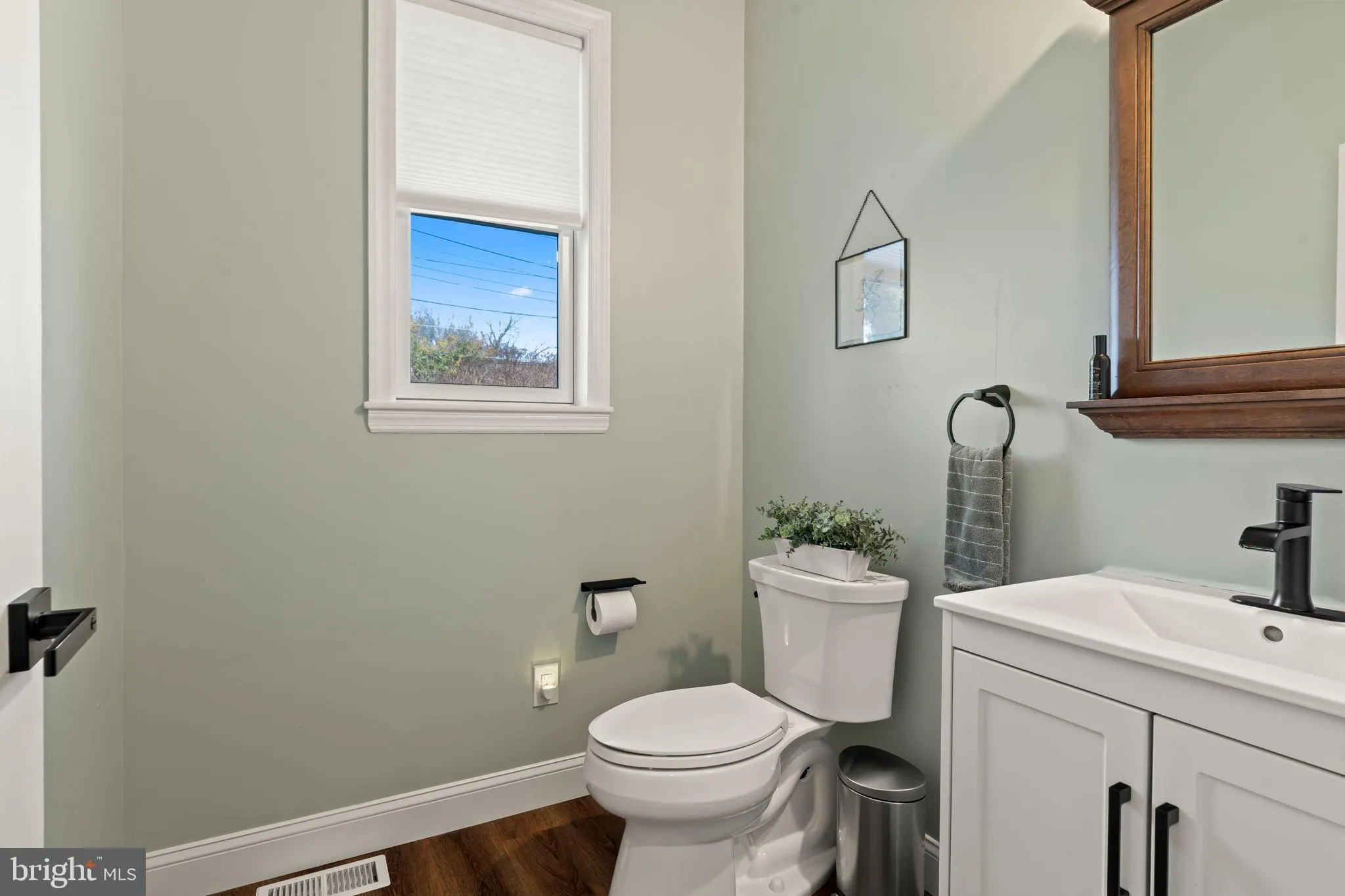 Haddon Township, New Jersey 08108, United States, 3 Bedrooms Bedrooms, ,3 BathroomsBathrooms,Residential,Contingent,253444