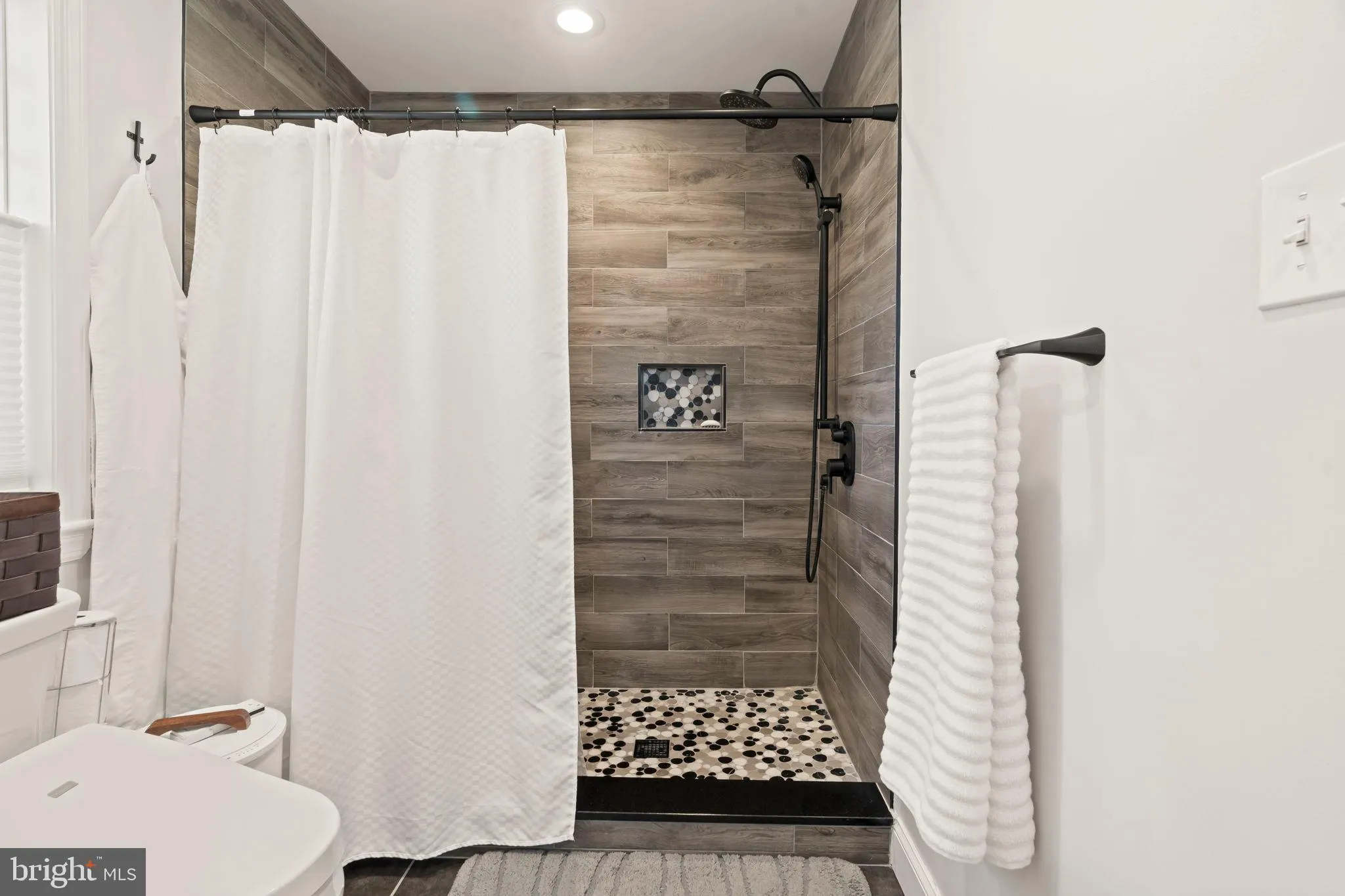 Haddon Township, New Jersey 08108, United States, 3 Bedrooms Bedrooms, ,3 BathroomsBathrooms,Residential,Contingent,253444