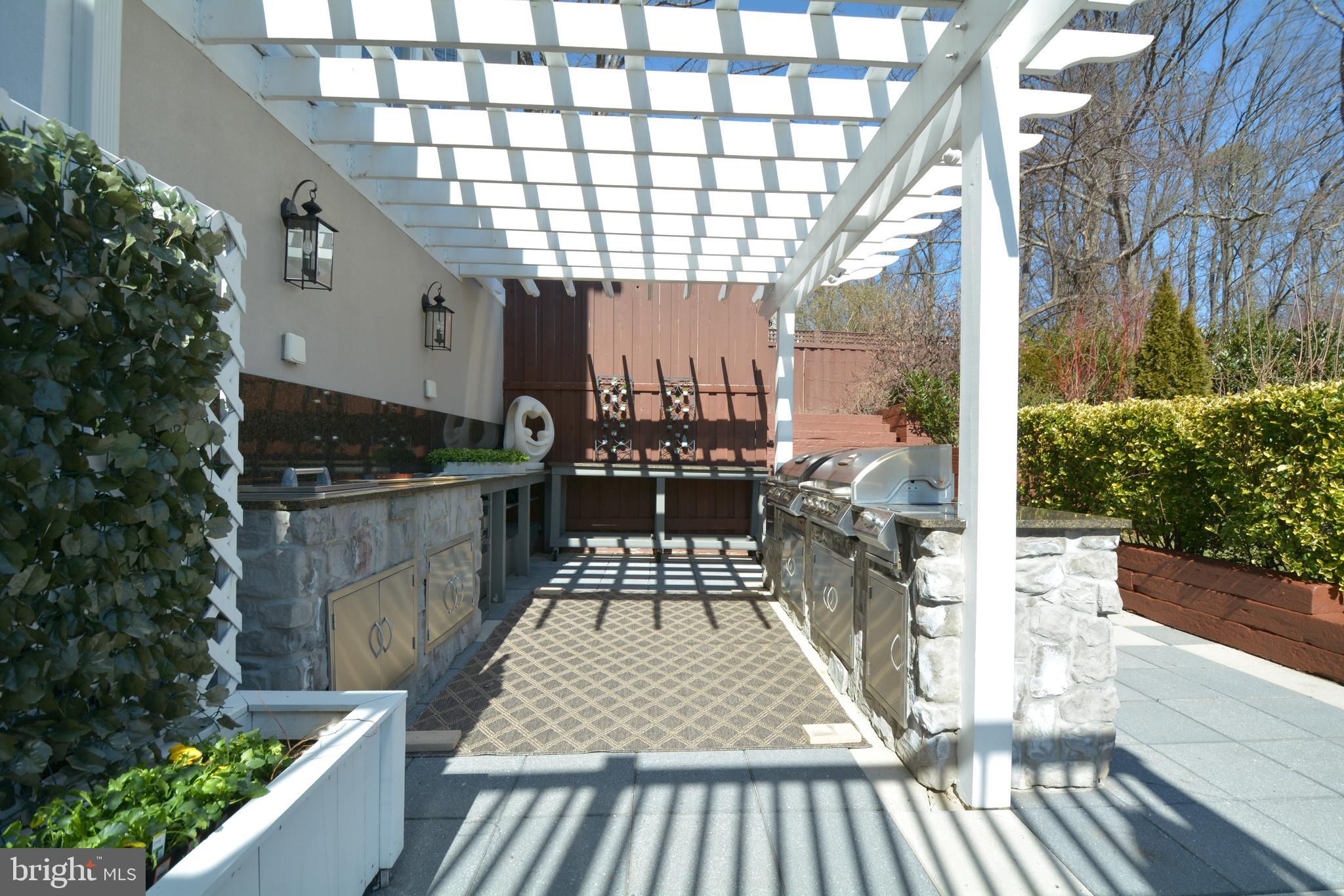 HOLMES RUN HEIGHTS - Residential