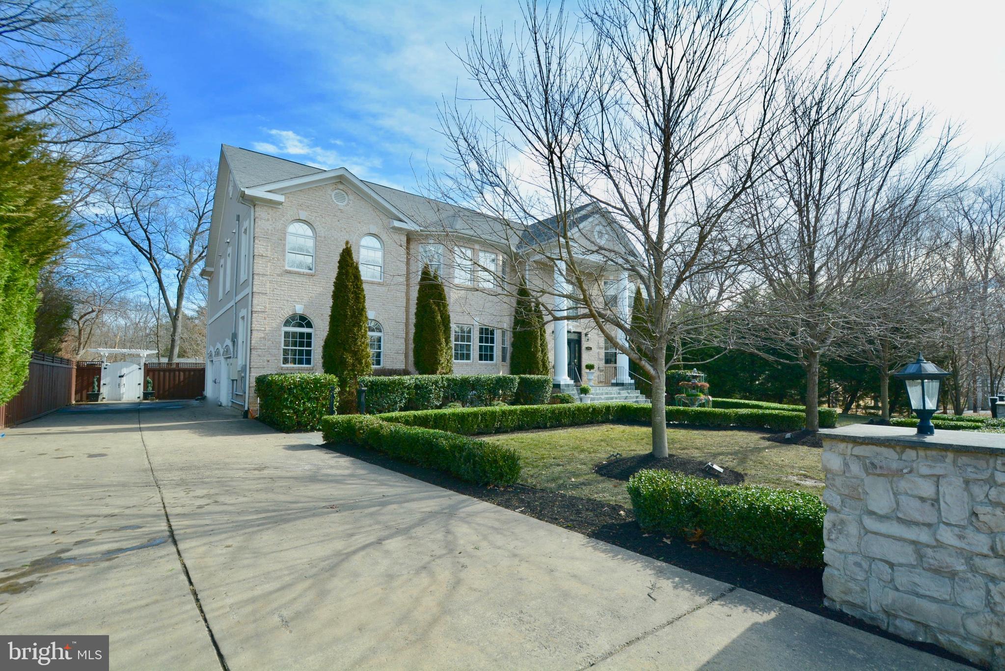 HOLMES RUN HEIGHTS - Residential