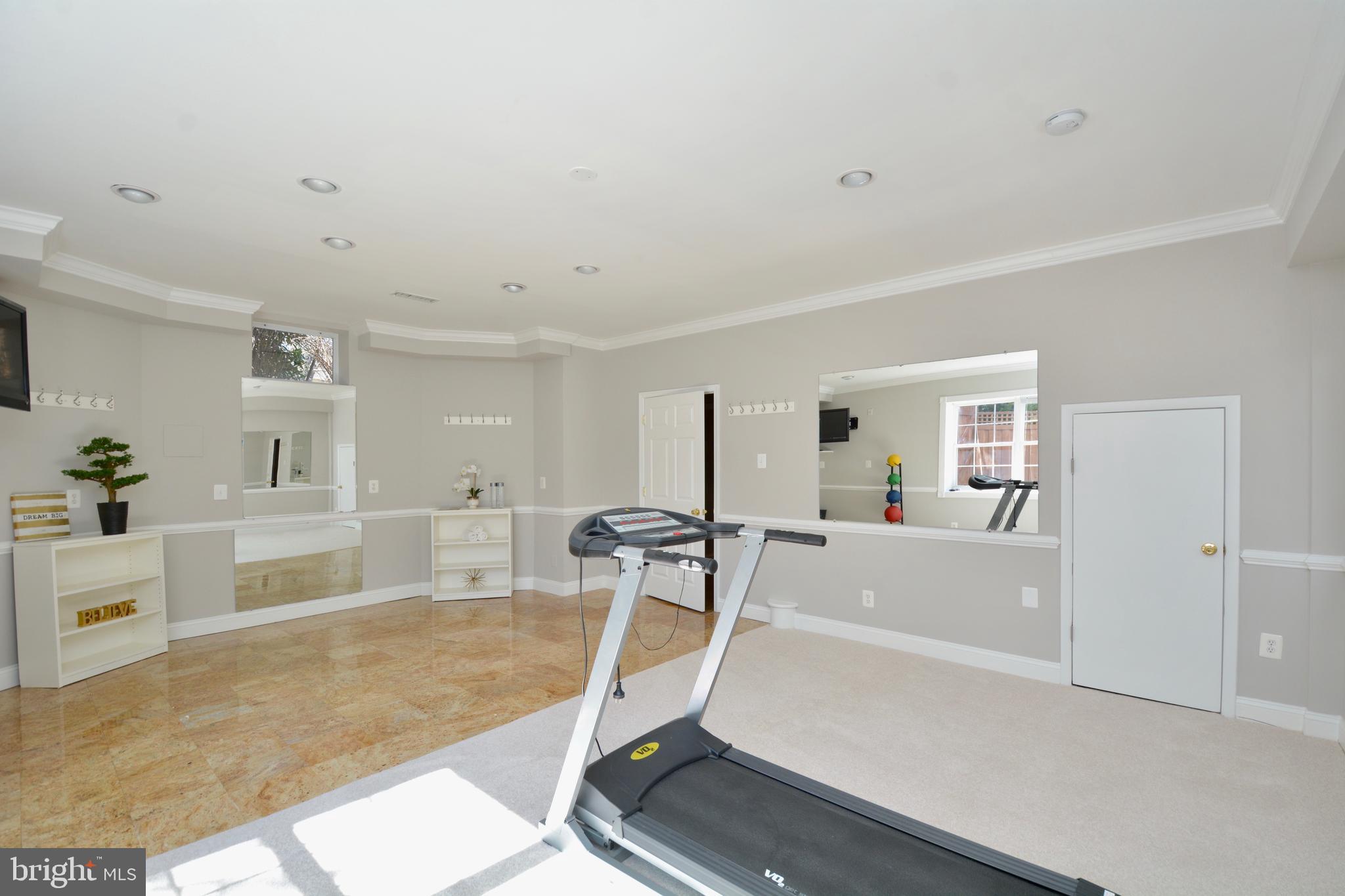 HOLMES RUN HEIGHTS - Residential