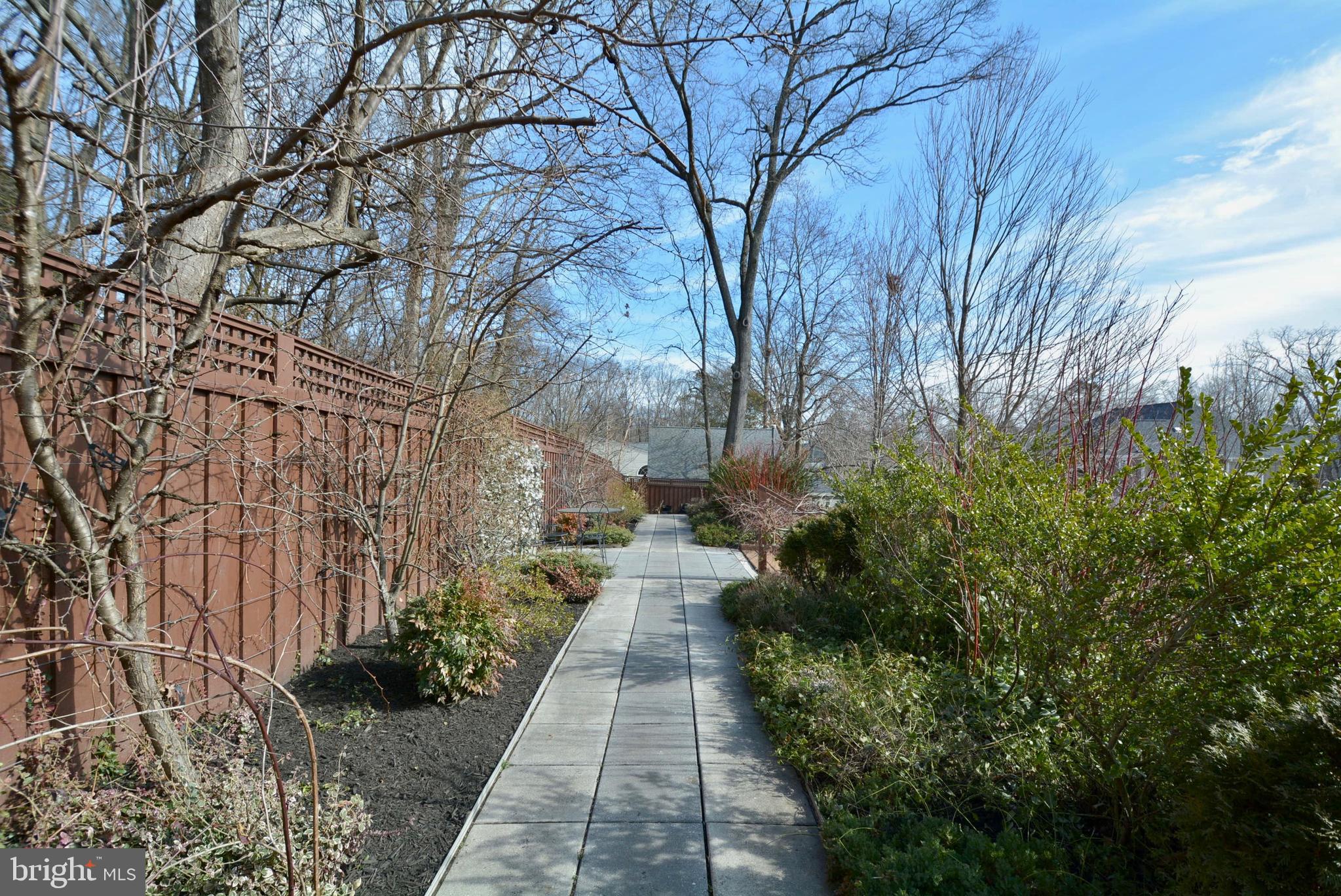 HOLMES RUN HEIGHTS - Residential