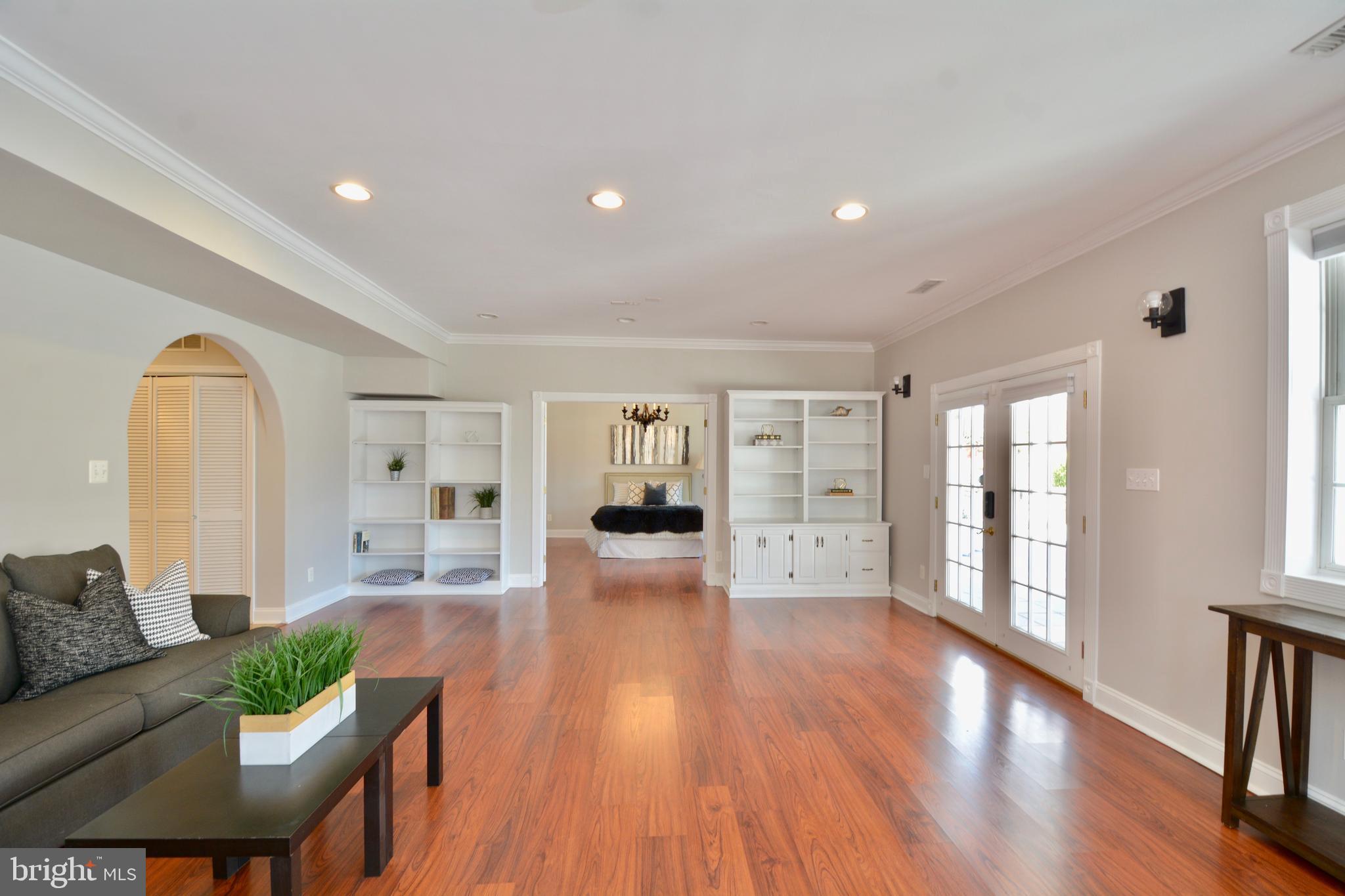 HOLMES RUN HEIGHTS - Residential