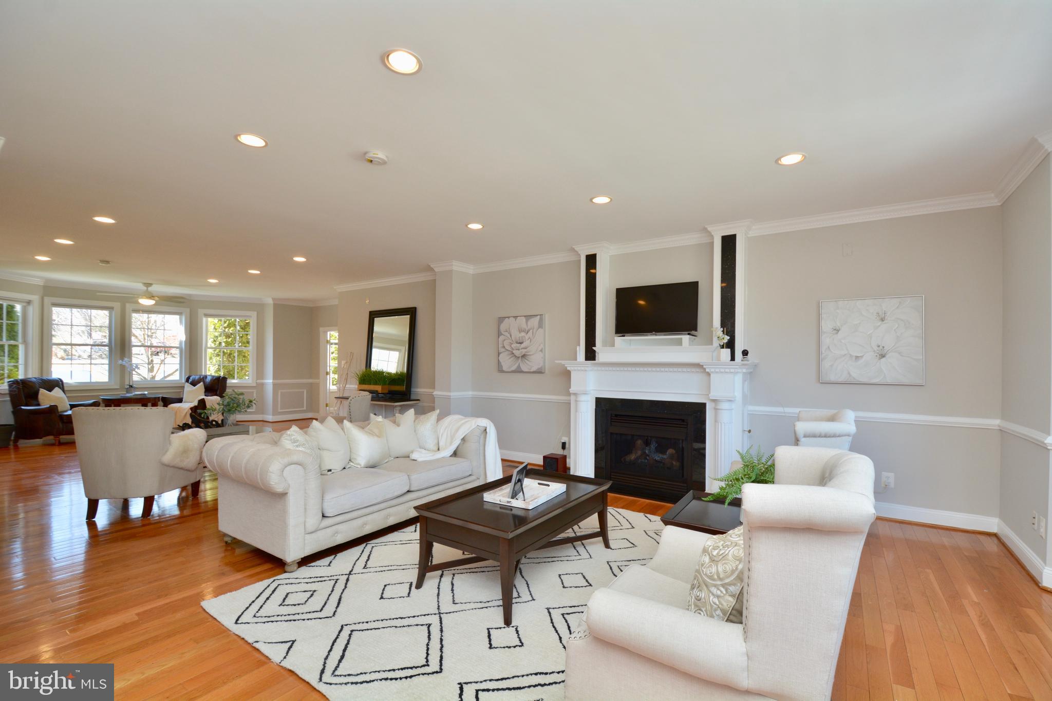 HOLMES RUN HEIGHTS - Residential