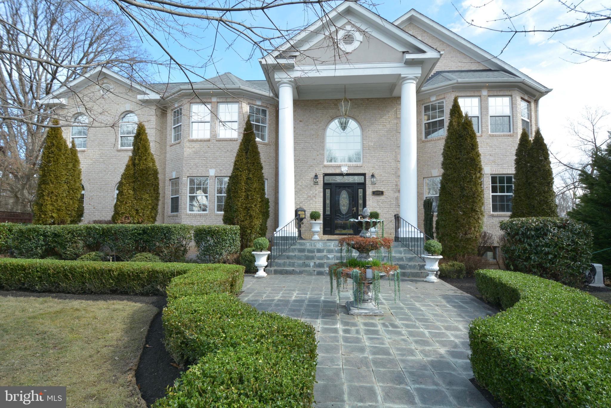 HOLMES RUN HEIGHTS - Residential