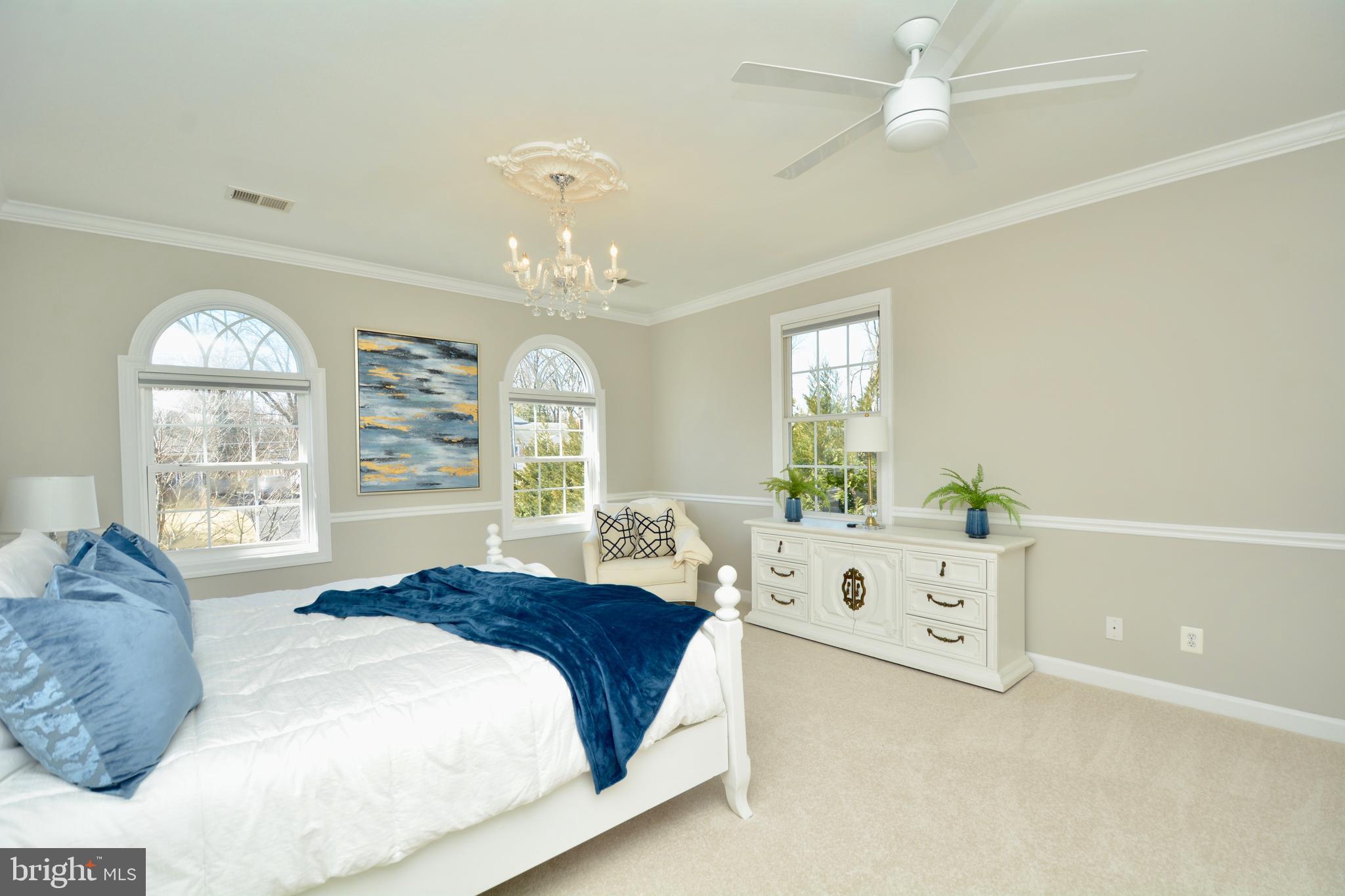 HOLMES RUN HEIGHTS - Residential