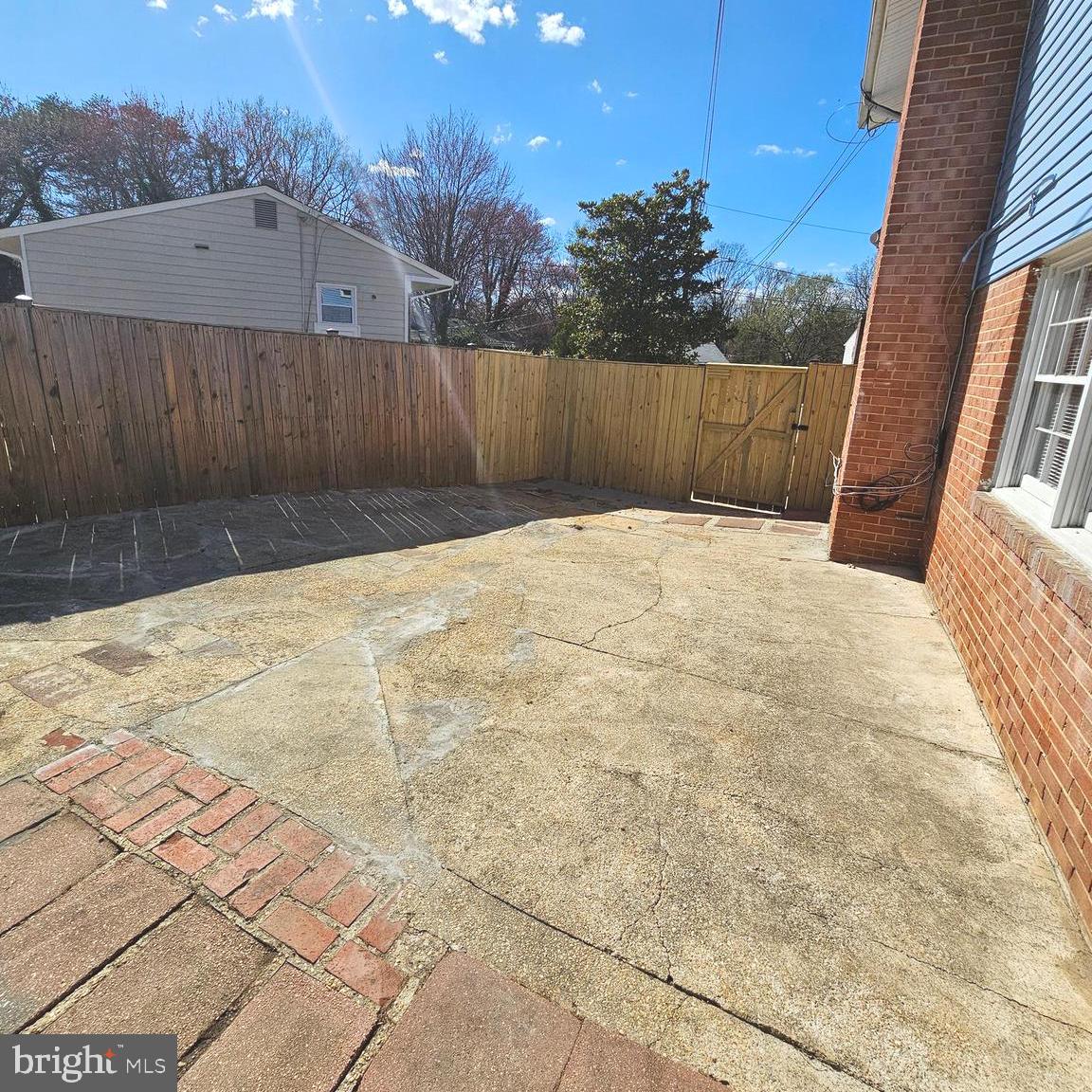 MONTICELLO WOODS - Residential Lease