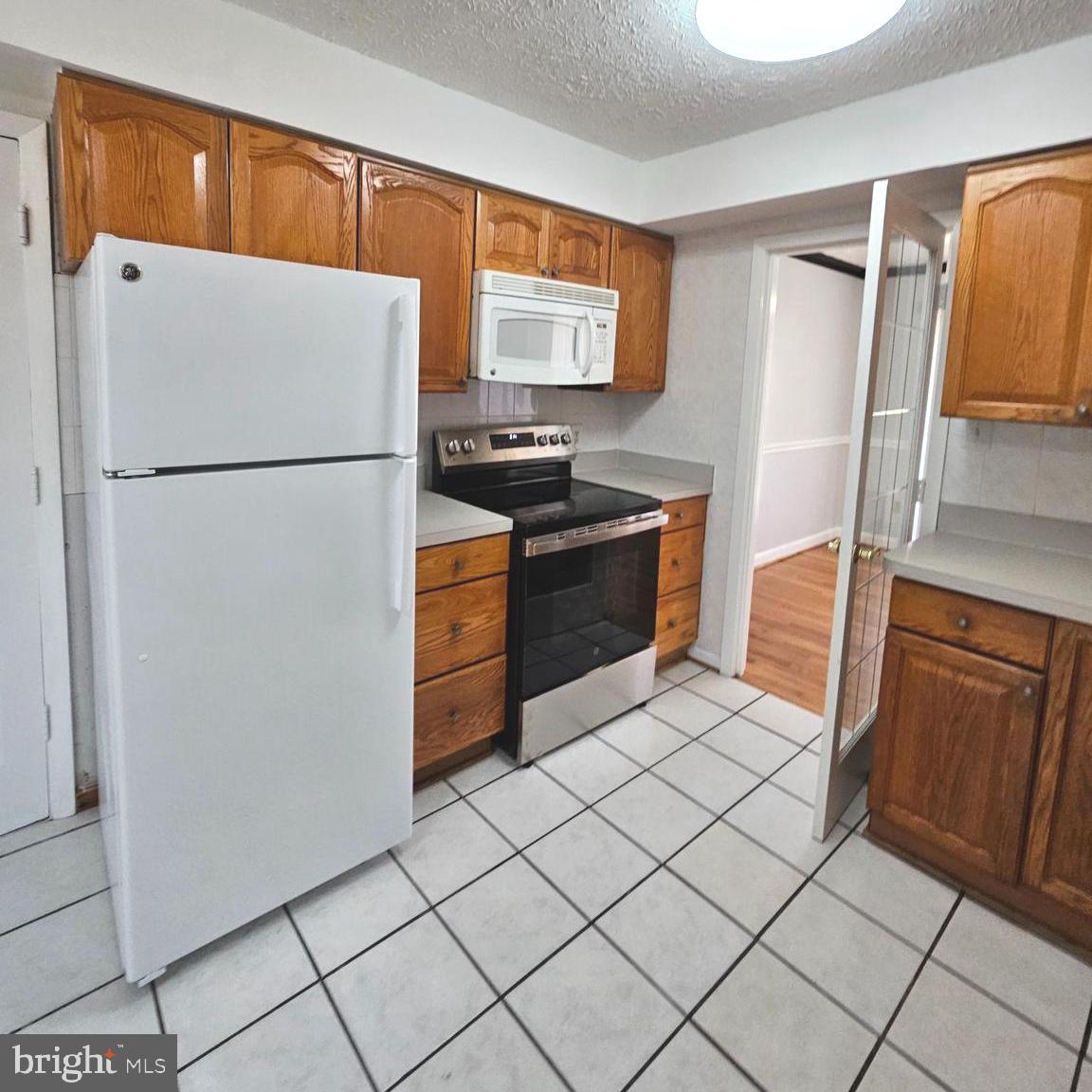 MONTICELLO WOODS - Residential Lease