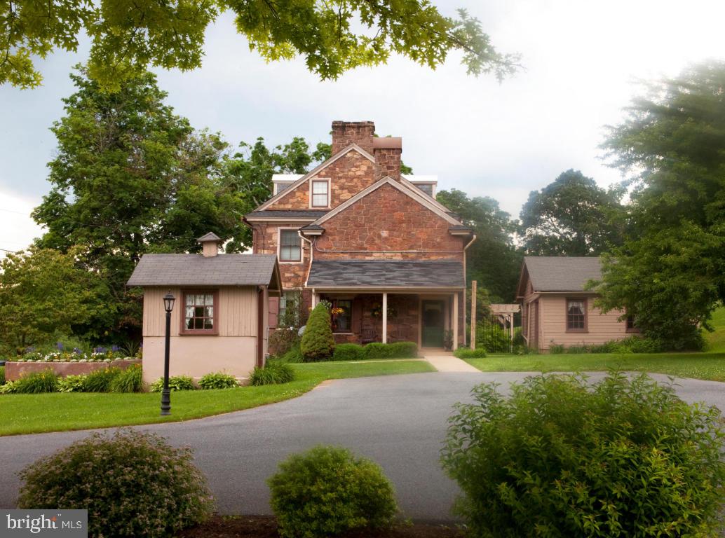 BRICKERVILLE - Residential Income