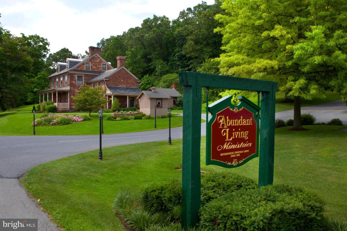 BRICKERVILLE - Residential Income