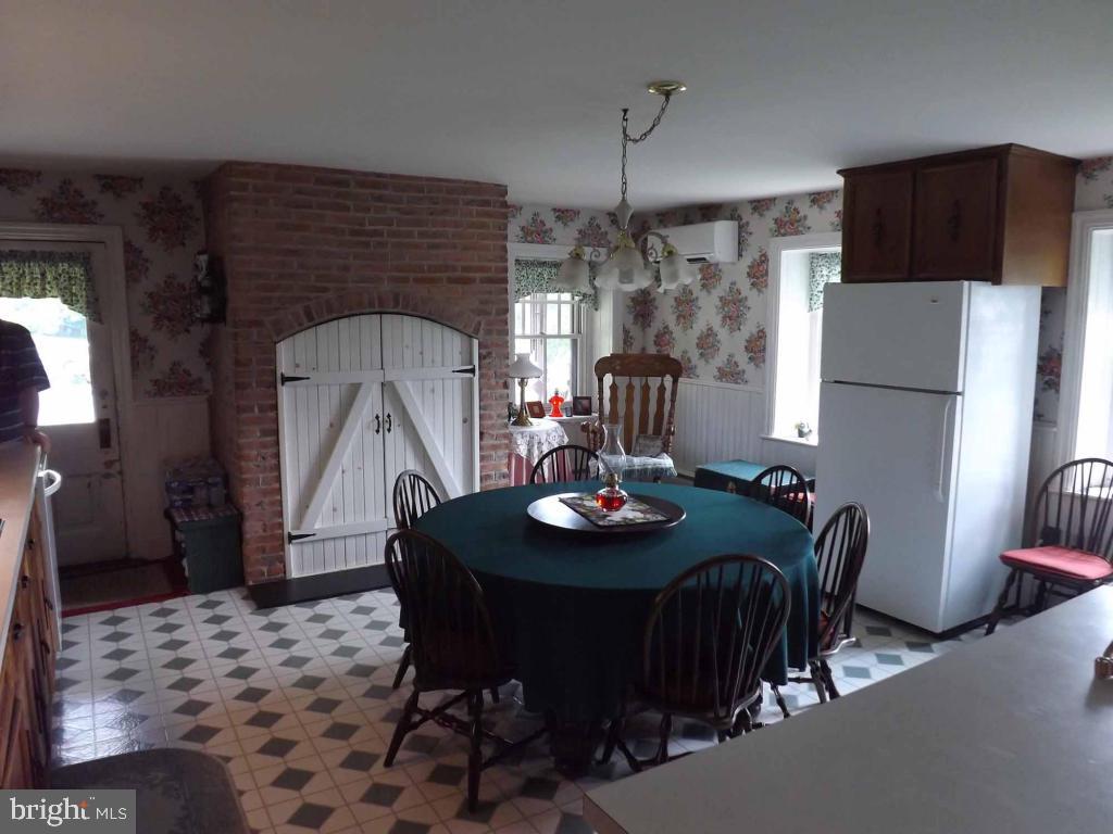 BRICKERVILLE - Residential Income