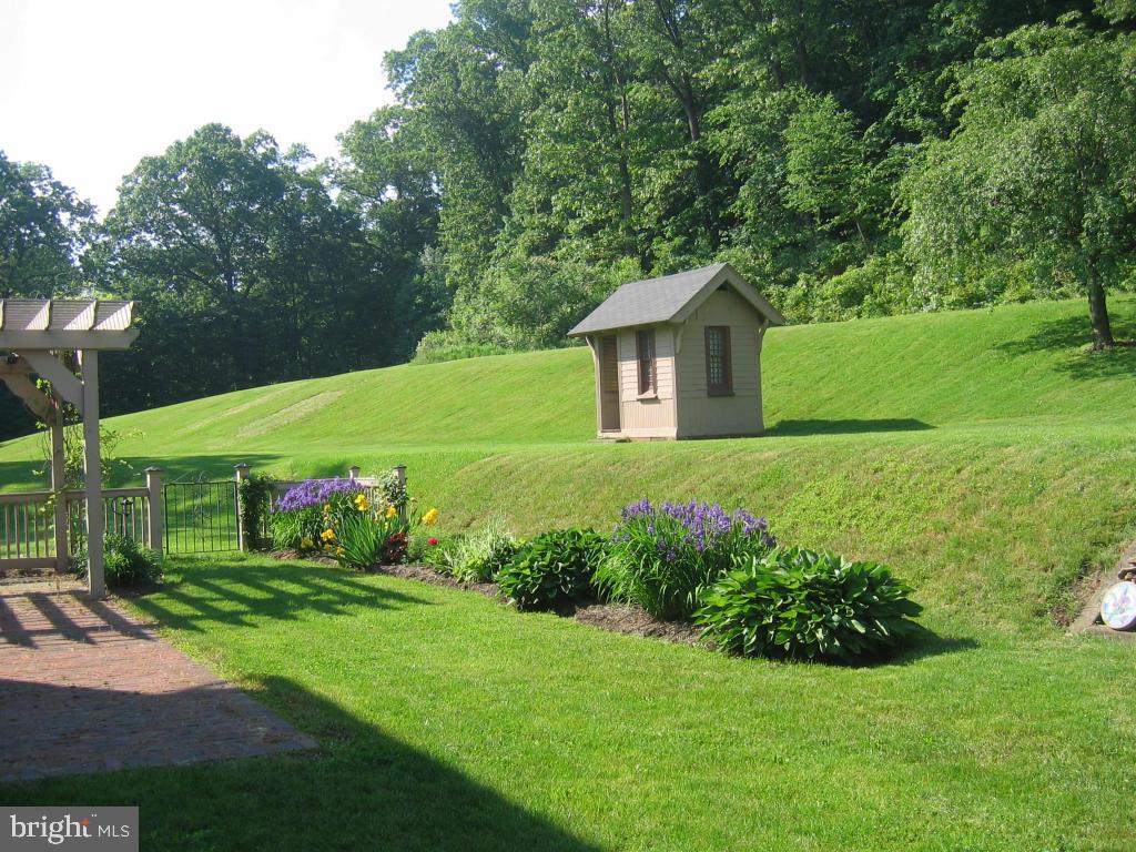 BRICKERVILLE - Residential Income